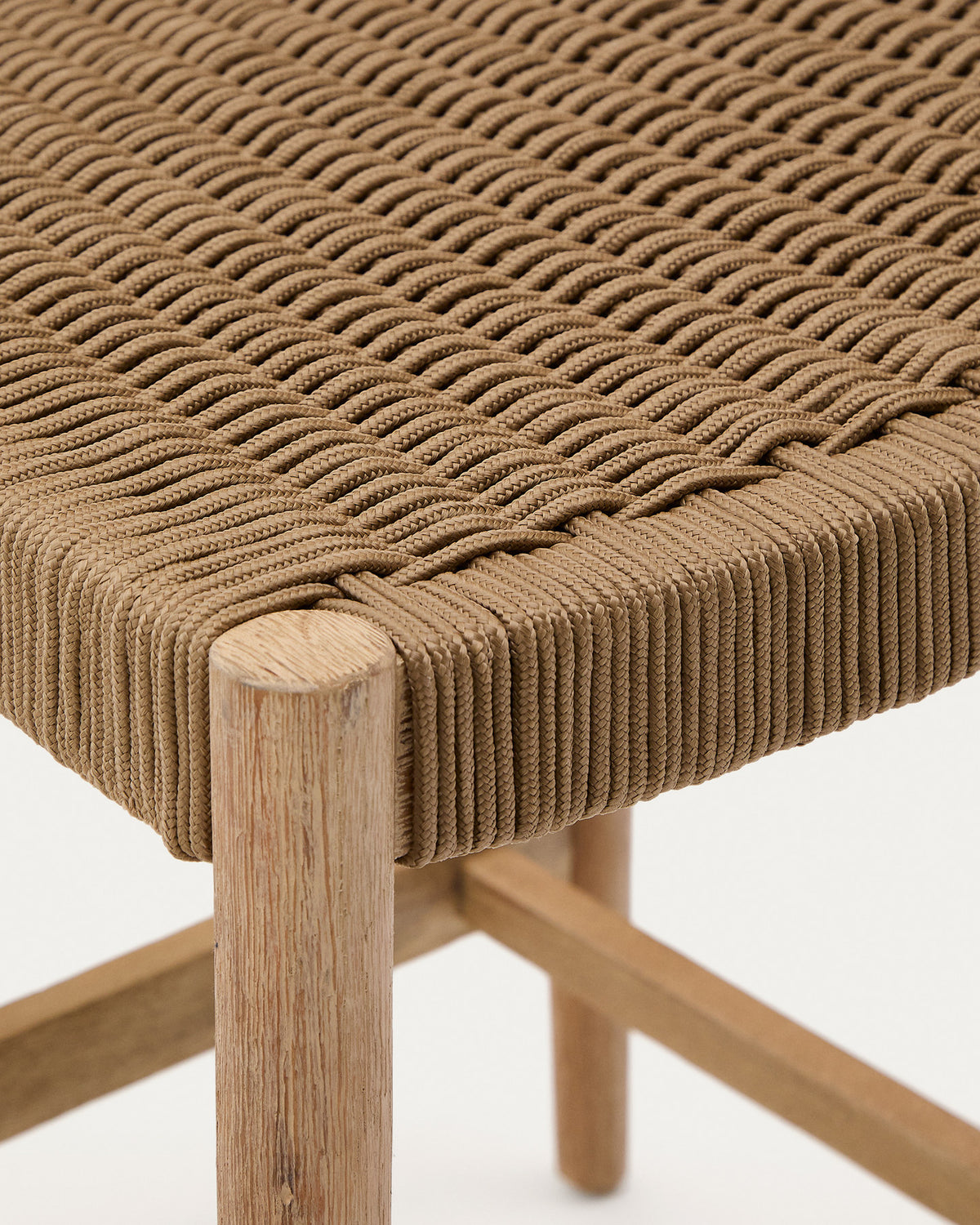 Nina Hocker aus massivem Akazienholz Höhe 62 cm FSC 100% in Beige, Natur präsentiert im Onlineshop von KAQTU Design AG. Barhocker ist von Kave Home