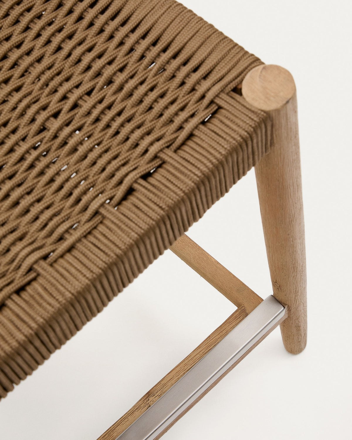 Nina Hocker aus massivem Akazienholz Höhe 62 cm FSC 100% in Beige, Natur präsentiert im Onlineshop von KAQTU Design AG. Barhocker ist von Kave Home