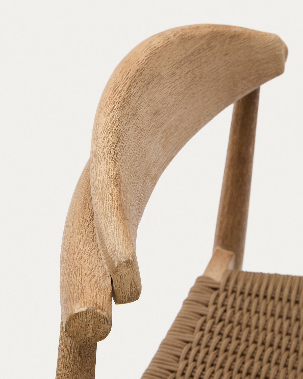 Nina Hocker aus massivem Akazienholz Höhe 76 cm FSC 100% in Beige, Natur präsentiert im Onlineshop von KAQTU Design AG. Outdoor-Barstuhl ist von Kave Home