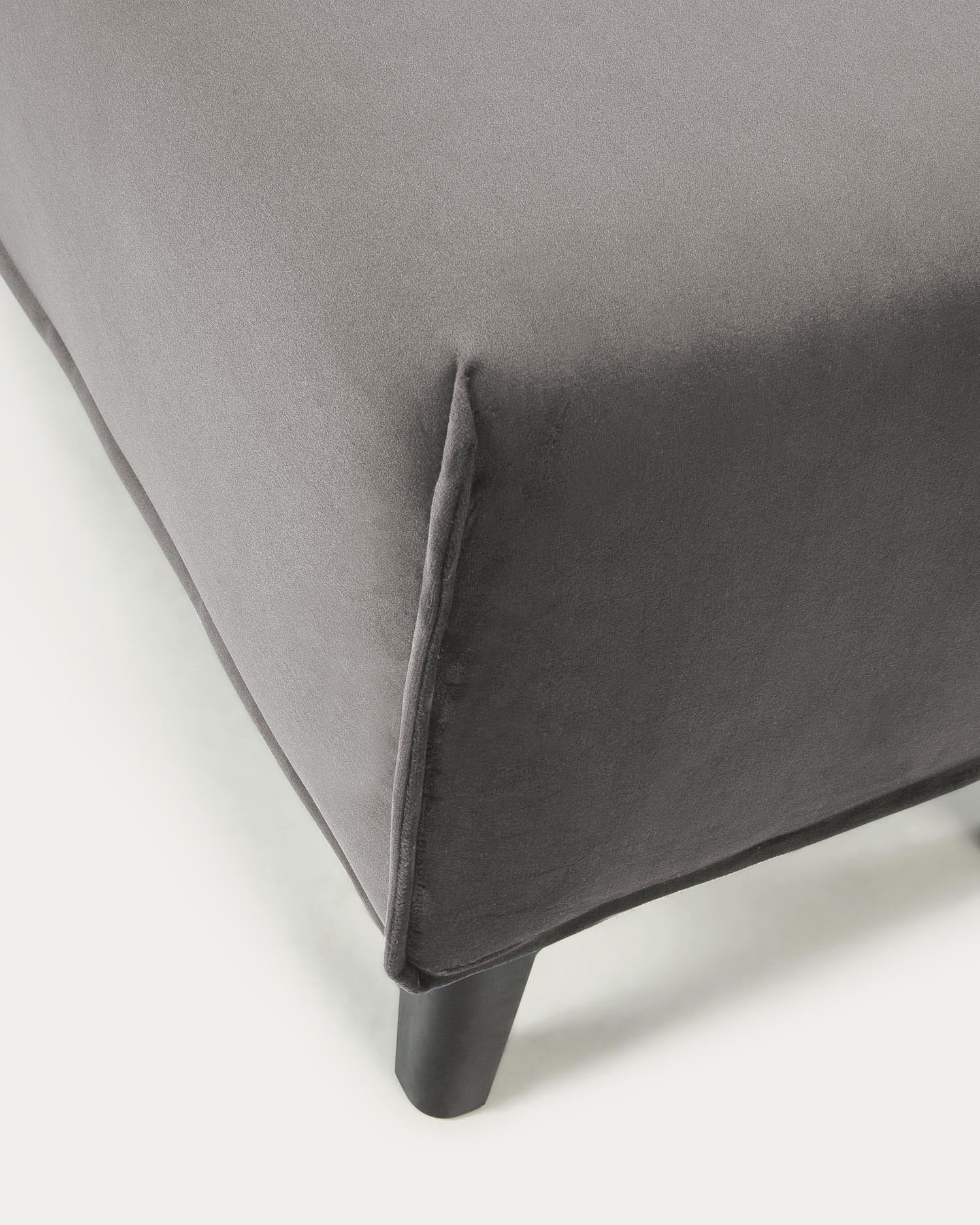 Luxuriöse Dyla Polsterbank in edlem grauen Samt, pflegeleicht dank Anti-Fleck-Behandlung, stabiler Massivholzrahmen, ideal für jeden Raum.