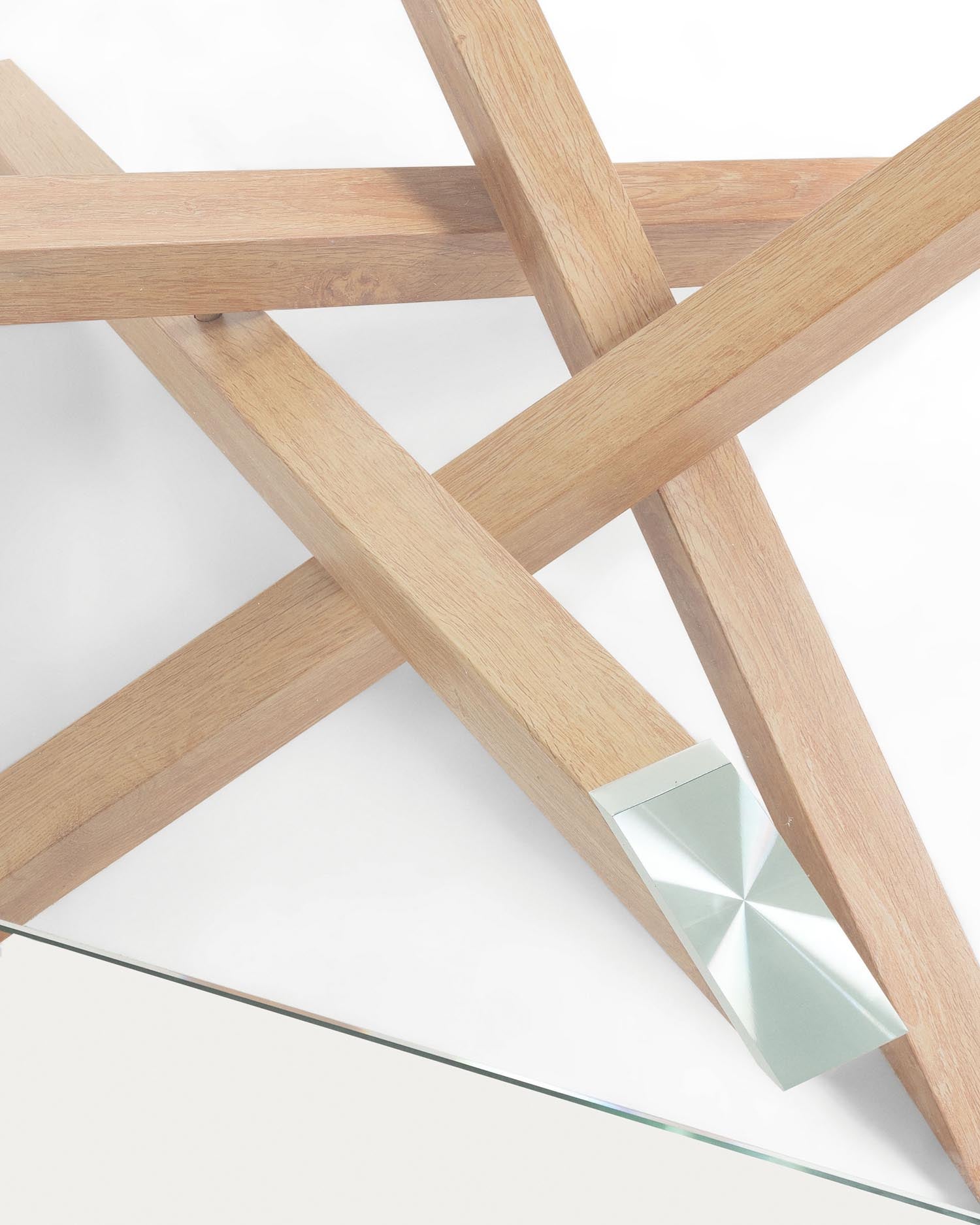 Moderner Kamido Couchtisch 90 x 90 cm mit stabiler Glasplatte und Holzoptik-Stahlbeinen, ideal für ein elegantes Wohnzimmer.