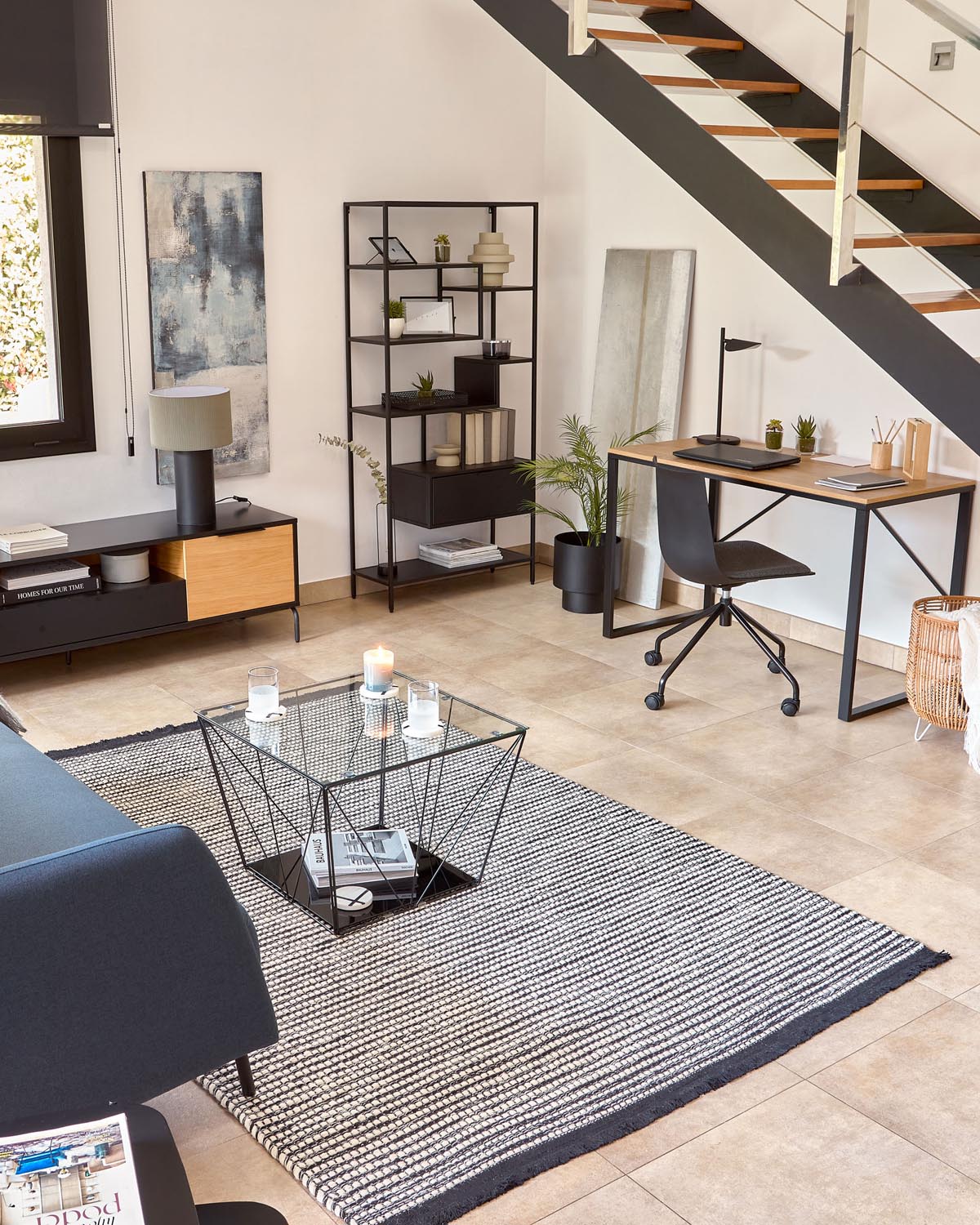 Stilvolles Shantay Regal aus schwarzem Stahl, 80x168 cm, von Kave Home.