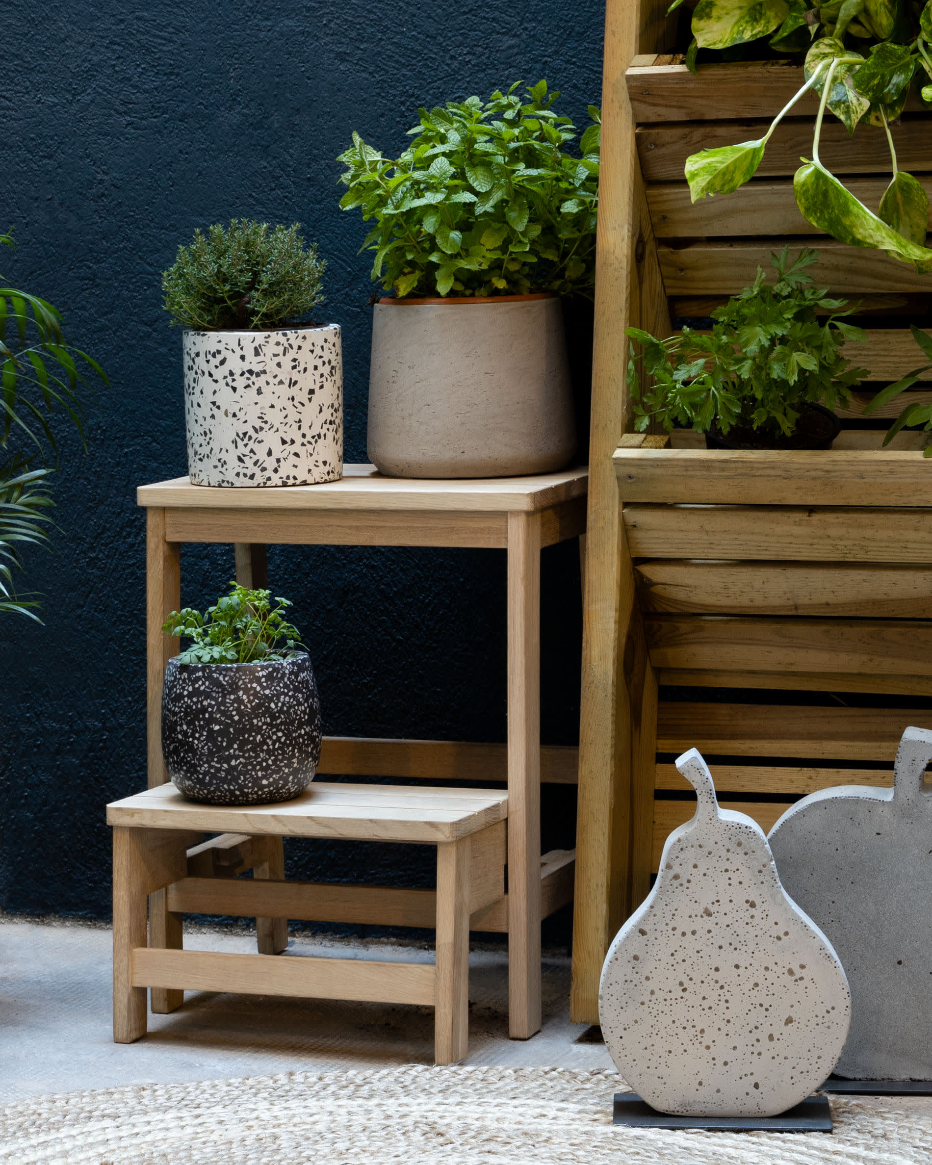 Multifunktionaler Hocker mit Leiter, Modell Nell von Kave Home, 40 x 43 cm, perfekt für Haushalt und vielseitige Anwendungen.