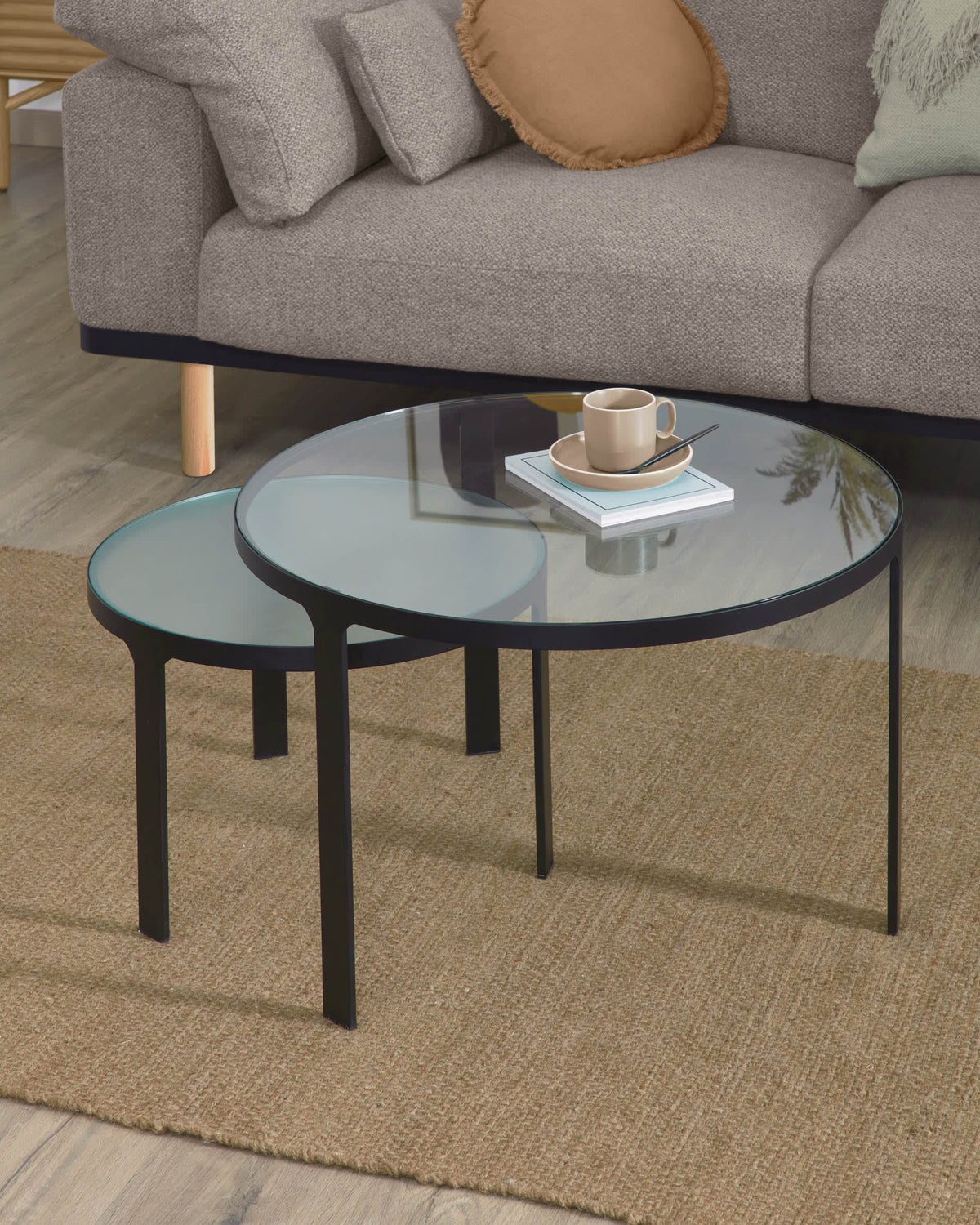 Oni Set aus 2 Beistelltischen Ø 70 cm und Ø 50 cm in Schwarz, Klar präsentiert im Onlineshop von KAQTU Design AG. Beistelltisch ist von Kave Home