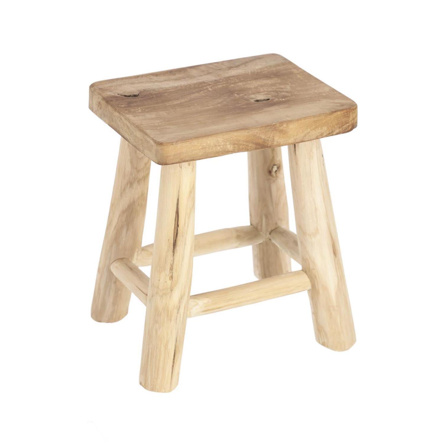 Vielseitiger Yumbi Hocker aus 100% Teakholz: robust, wetterfest, ideal für drinnen & draussen. Perfekt als Sitz oder Deko.