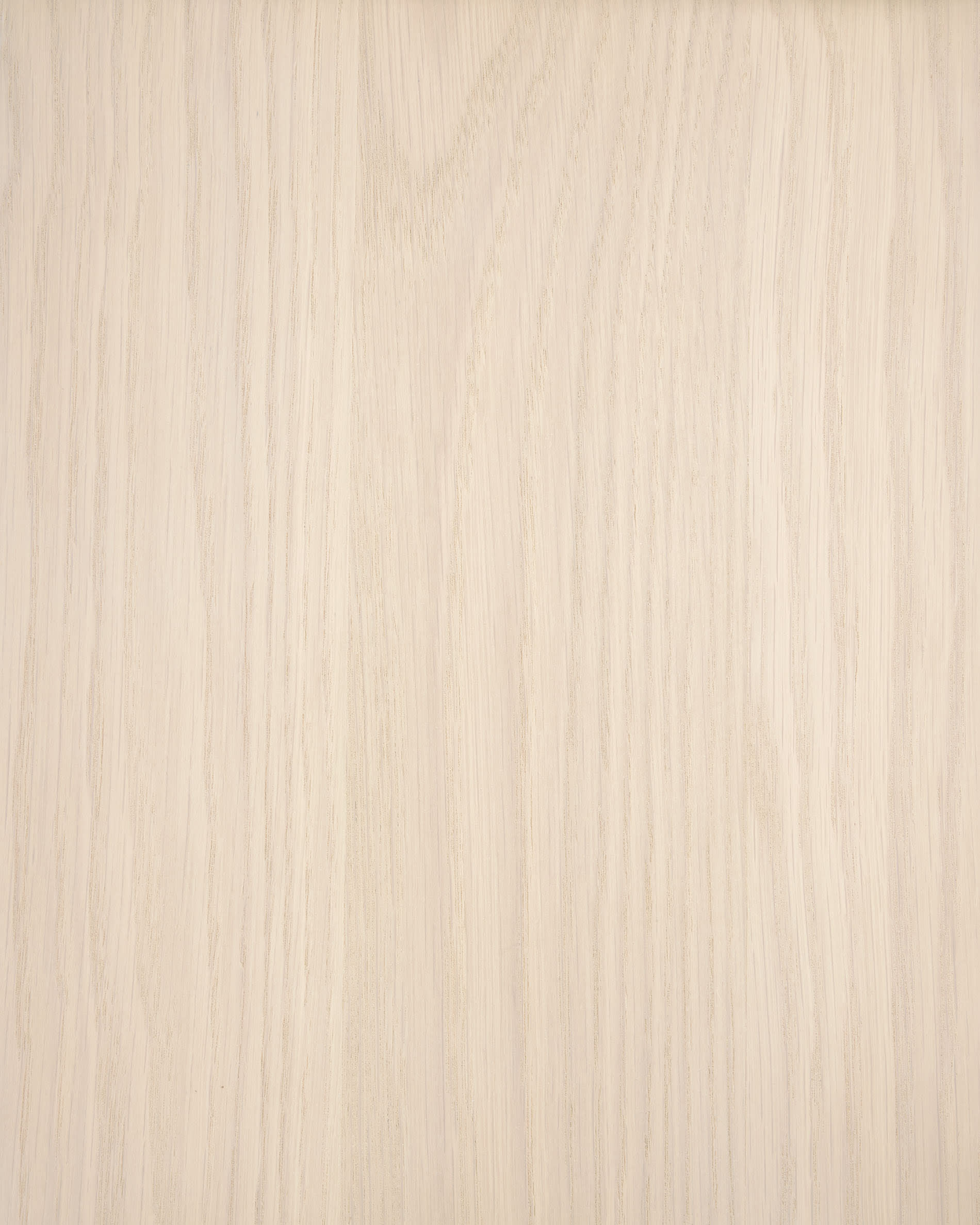 Der Nunila Nachttisch von Kave Home kombiniert elegantes Eschenfurnier mit stabilen, massiven Eschenholzbeinen und bietet vielseitige Nutzungsmöglichkeiten.