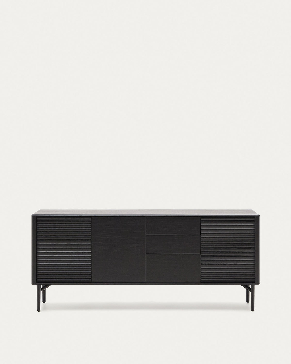 Highboard Lenon 3 Türen 3 Schubladen Eiche massiv und furniert schwarz 200x86cm FSC Mix Kredit in Schwarz präsentiert im Onlineshop von KAQTU Design AG. High-Sideboard ist von Kave Home