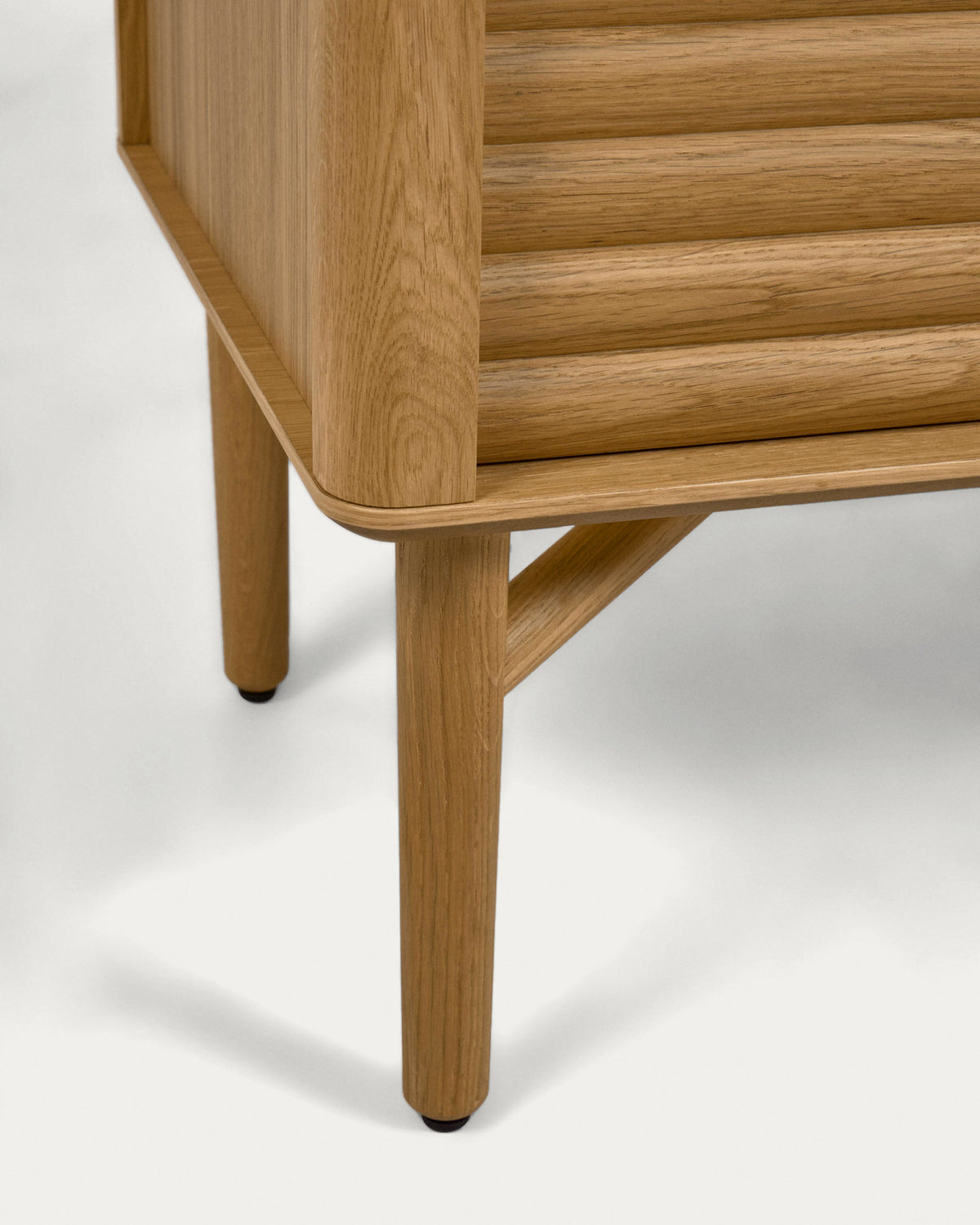Lenon Sideboard 3 Türen 3 Schubladen Eichenholz und -furnier 200 x 86 cm FSC MIX Credit in Natur präsentiert im Onlineshop von KAQTU Design AG. Sideboard ist von Kave Home