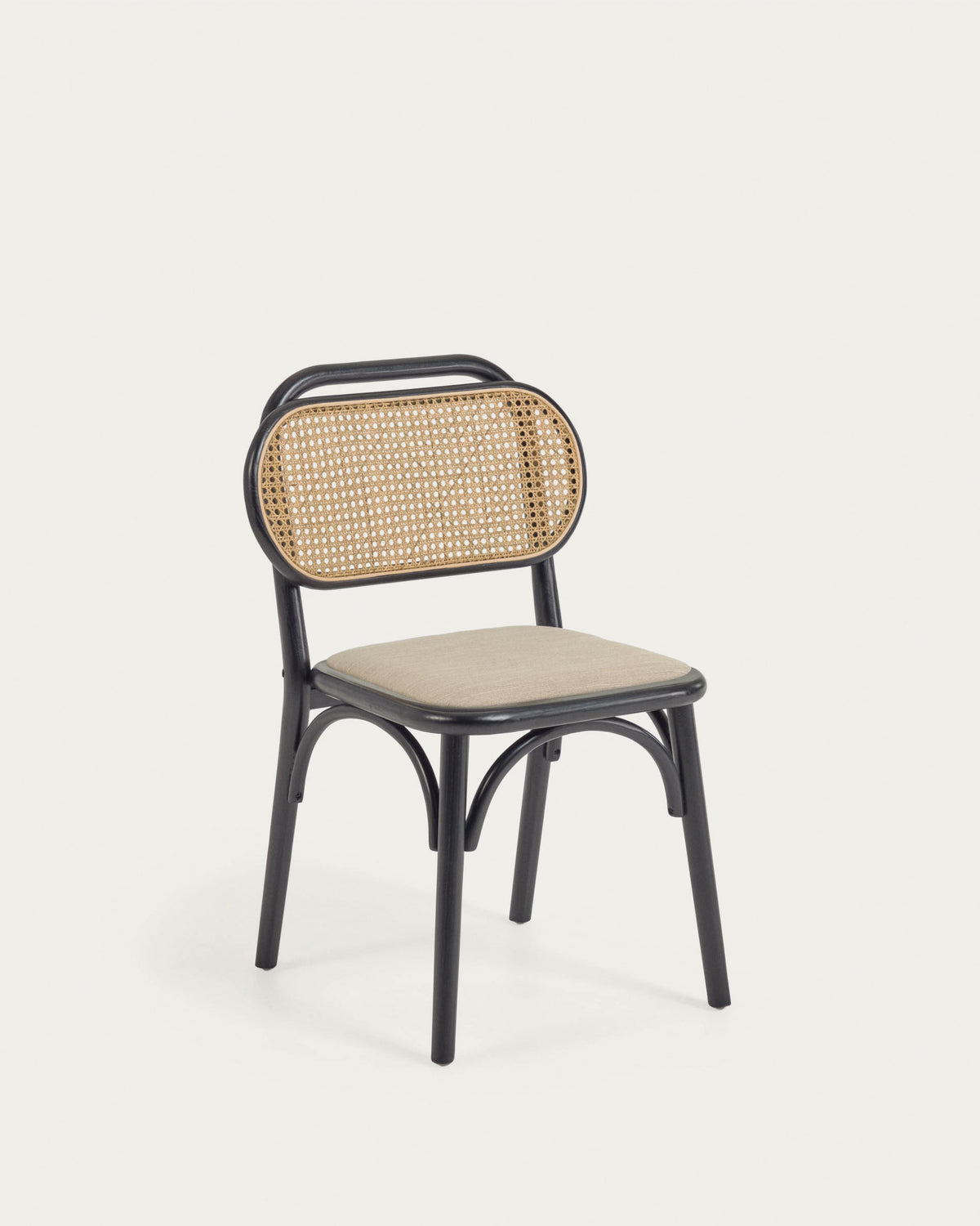 Doriane Stuhl massive Ulme schwarzes Finish gepolsterte Sitzfläche in Schwarz präsentiert im Onlineshop von KAQTU Design AG. Stuhl ist von Kave Home