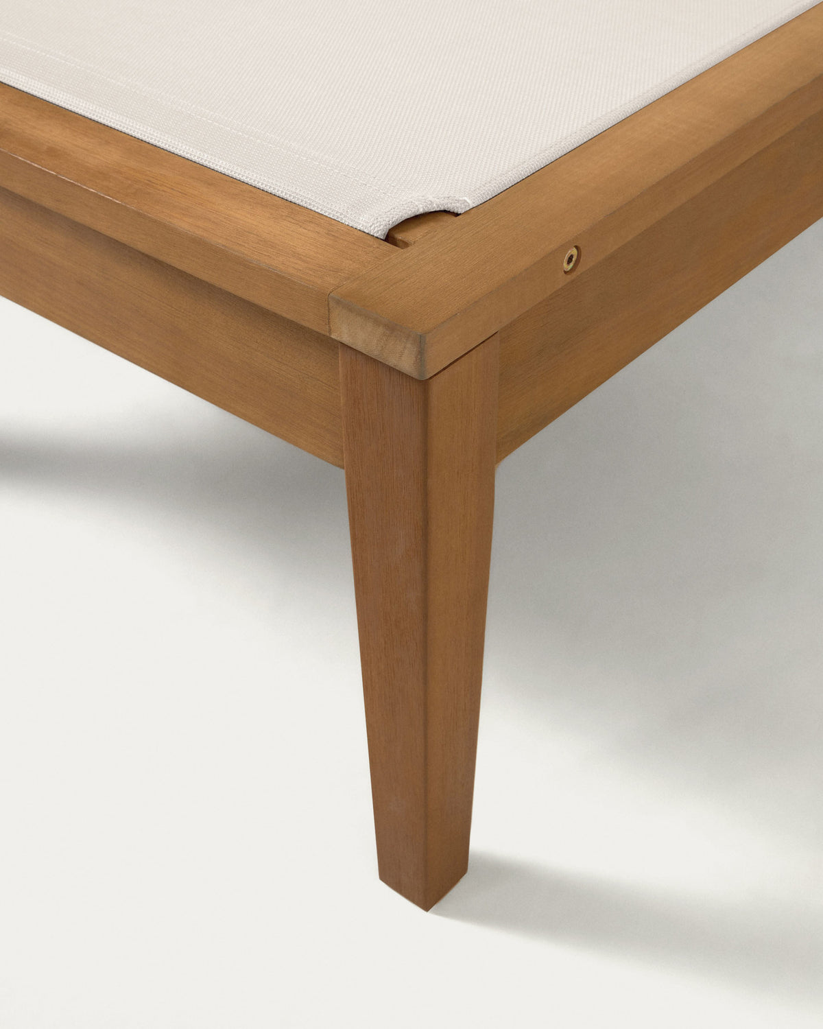 Caterin verstellbare Sonnenliege aus massivem Eukalyptusholz FSC 100% in beige in Beige präsentiert im Onlineshop von KAQTU Design AG. Liegestuhl ist von Kave Home