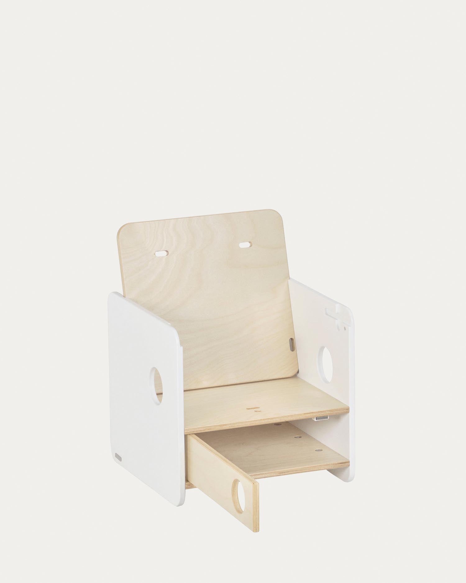 Der Nuun Kinderstuhl aus Birkenfurnier von Kave Home wächst mit, bietet ergonomischen Komfort und passt sich stilvoll an.