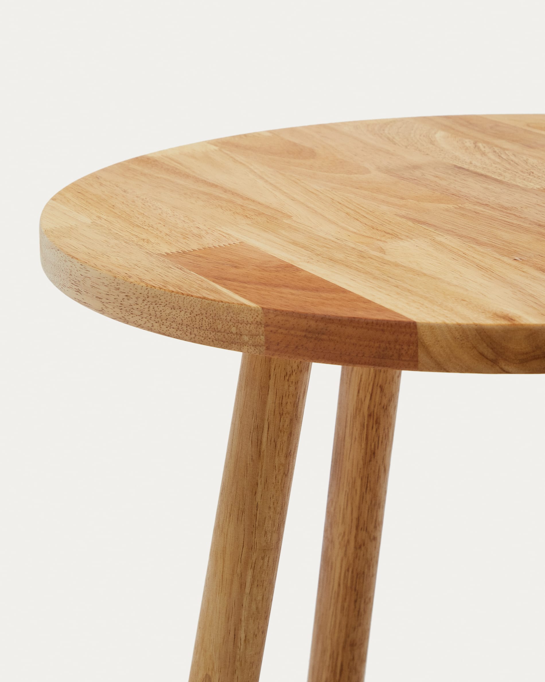 Entdecke den Dilcia Kindertisch aus robustem Kautschukholz (Ø 55 cm) – perfekt für kreative Spiele und sichere Abenteuer im Kinderzimmer!