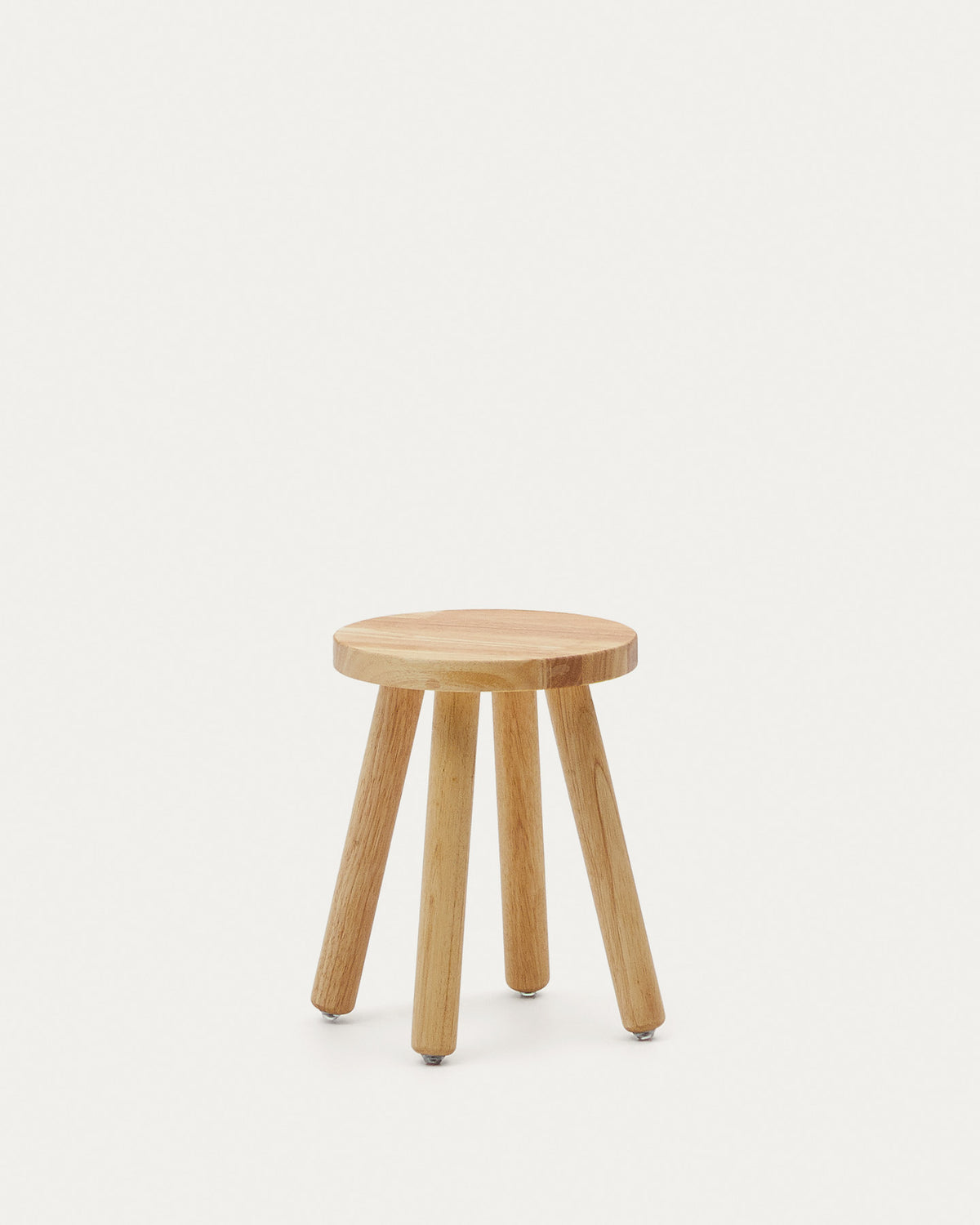 Kinderhocker Dilcia aus massivem Kautschukholz Höhe 31 cm in Natur präsentiert im Onlineshop von KAQTU Design AG. Hocker ist von Kave Home