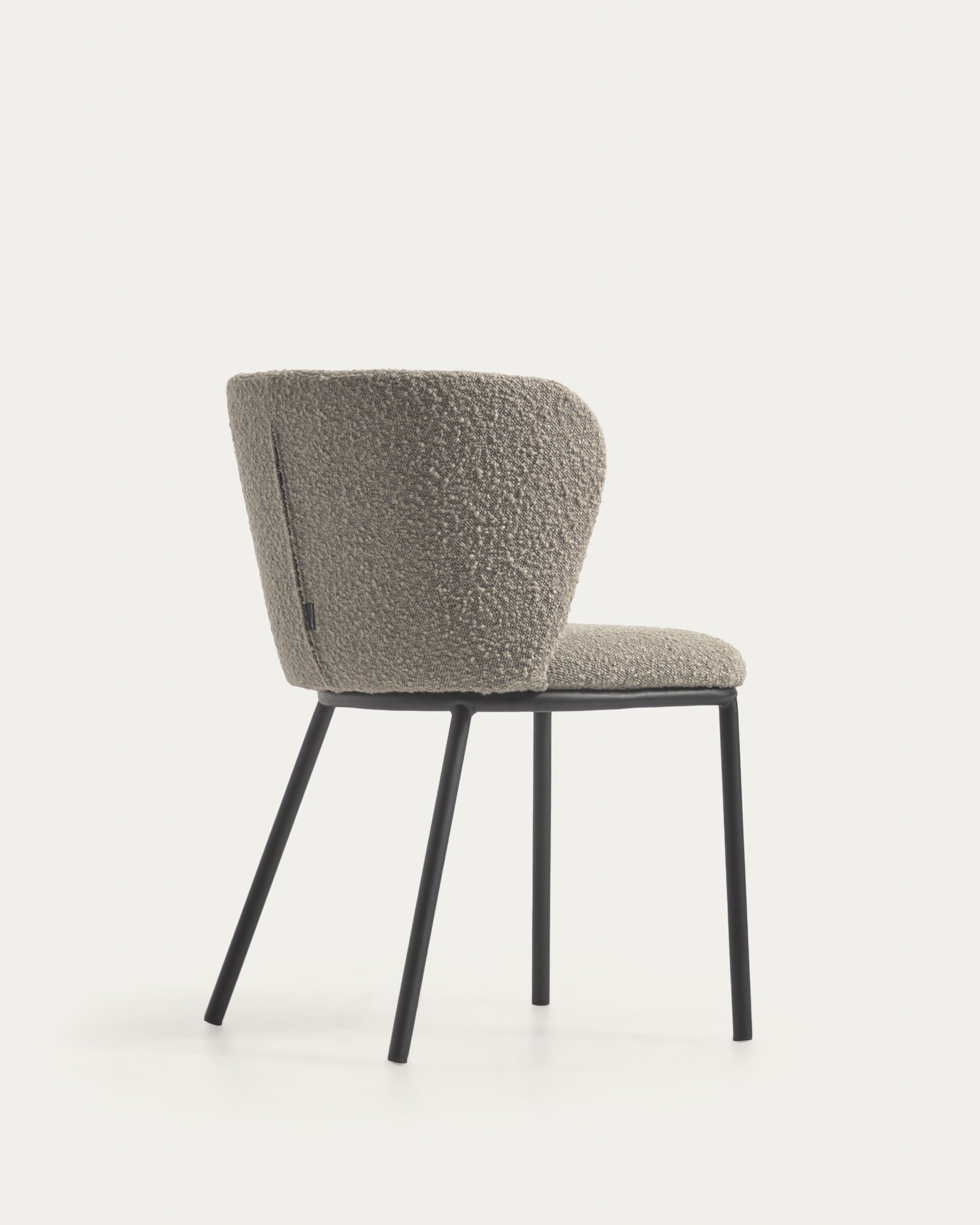 Ciselia Stuhl aus hellgrauem Bouclé-Bezug und schwarzem Metall FR in Grau präsentiert im Onlineshop von KAQTU Design AG. Stuhl ist von Kave Home