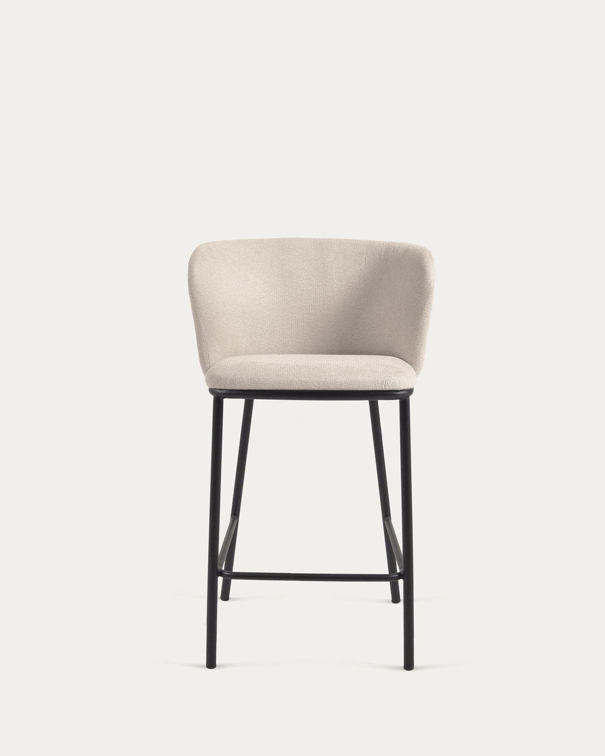 Ciselia Hocker aus beiger Chenille mit Stahlbeinen in Schwarz Höhe 65 cm FSC Mix Credit in Beige präsentiert im Onlineshop von KAQTU Design AG. Barhocker ist von Kave Home