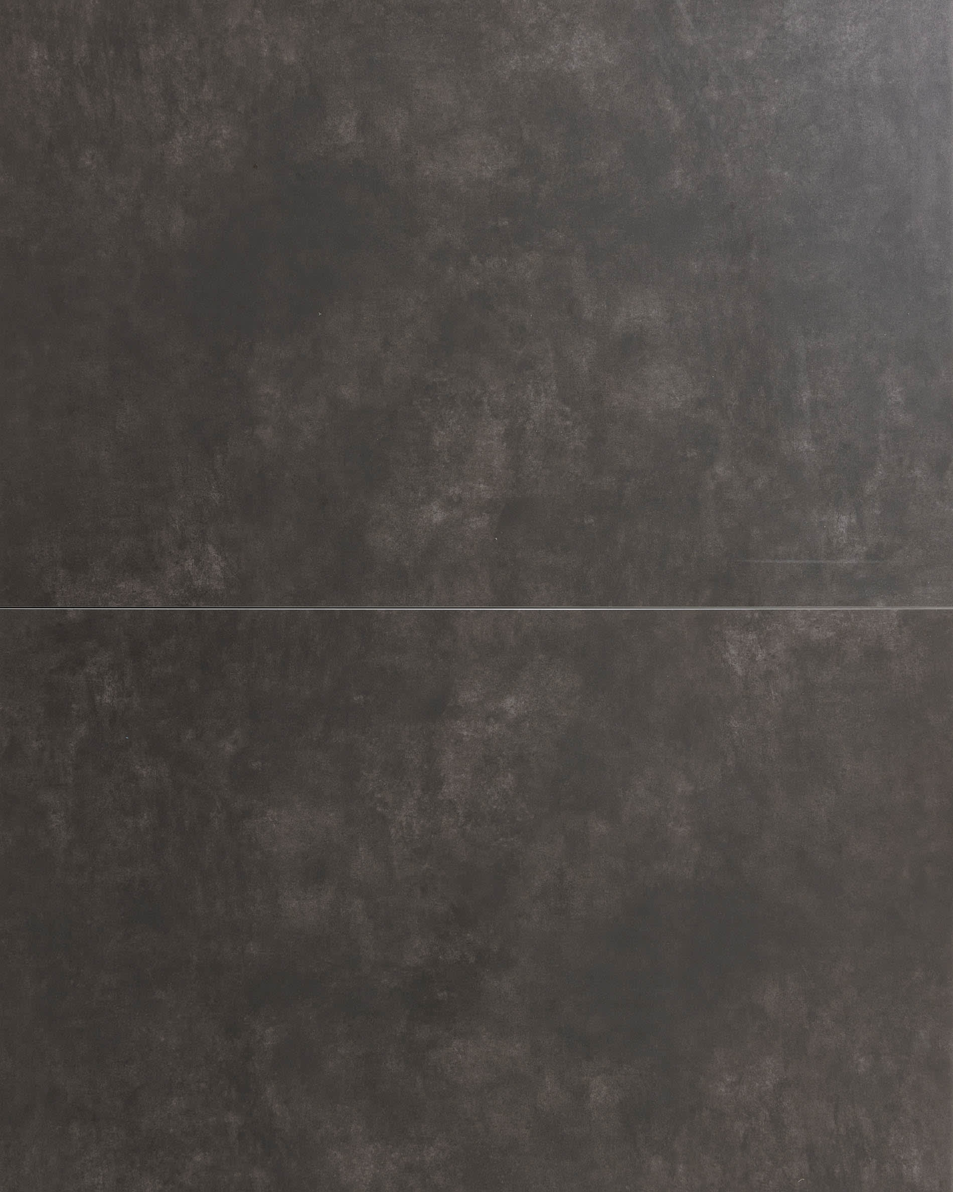 Erleben Sie den stilvollen Atminda Tisch von Kave Home: Ausziehbar bis 210 cm, mit robuster Keramikoberfläche und eleganten Stahlbeinen.