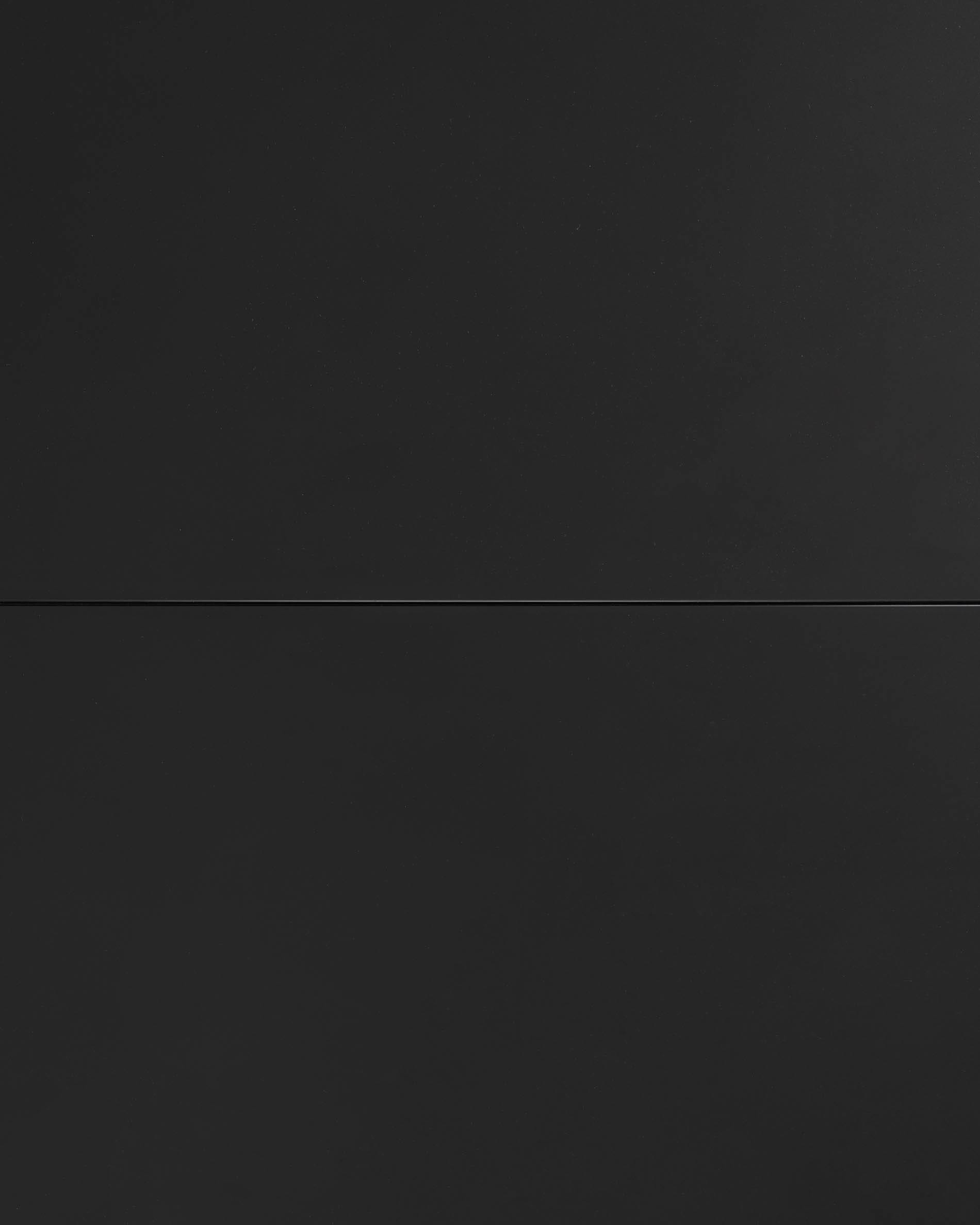 Der Theone Ausziehtisch von Kave Home vereint stilvolles Design mit Funktionalität. Mit einer eleganten Glasplatte und stabilen Stahlbeinen ist er perfekt für jeden Essbereich.