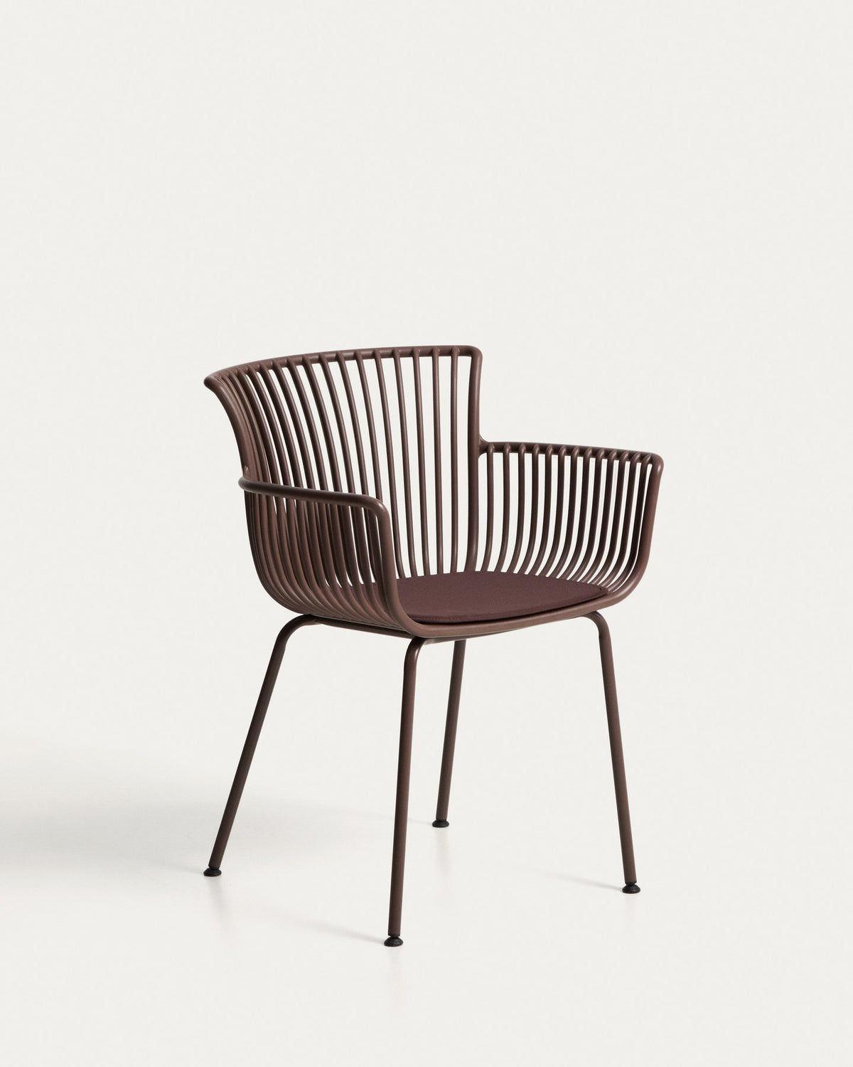 Outdoor-Stuhl Surpika mit braunen Stahlbeinen in Braun präsentiert im Onlineshop von KAQTU Design AG. Gartenstuhl ist von Kave Home