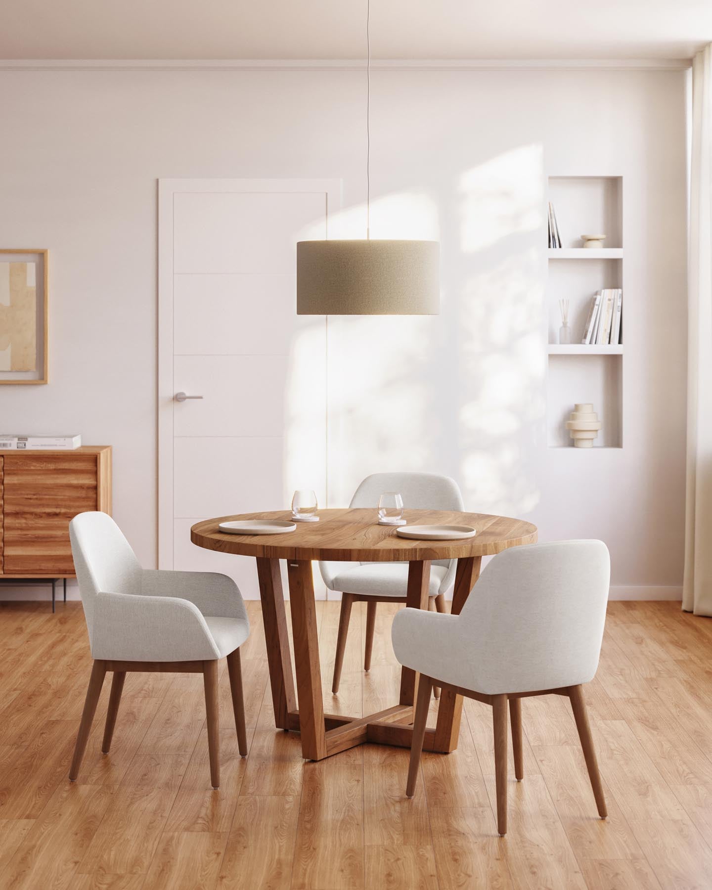 Konna Stuhl in Beige und Beine aus massivem Eschenholz mit dunklem Finish FR in Beige präsentiert im Onlineshop von KAQTU Design AG. Stuhl ist von Kave Home