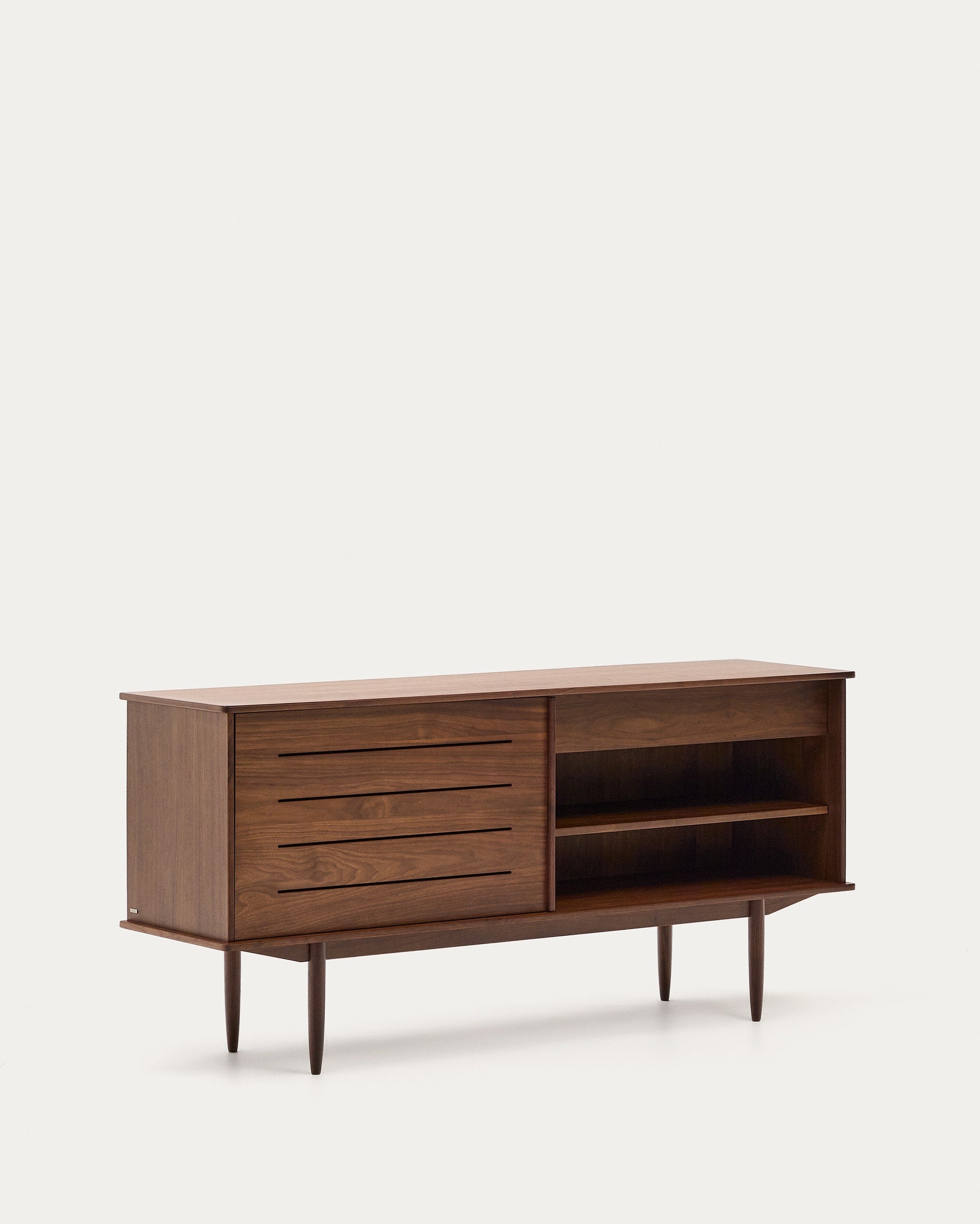 Das Carolin Sideboard aus hochwertigem Nussholzfurnier kombiniert 2 Türen und 1 Schublade für eleganten und praktischen Stauraum.