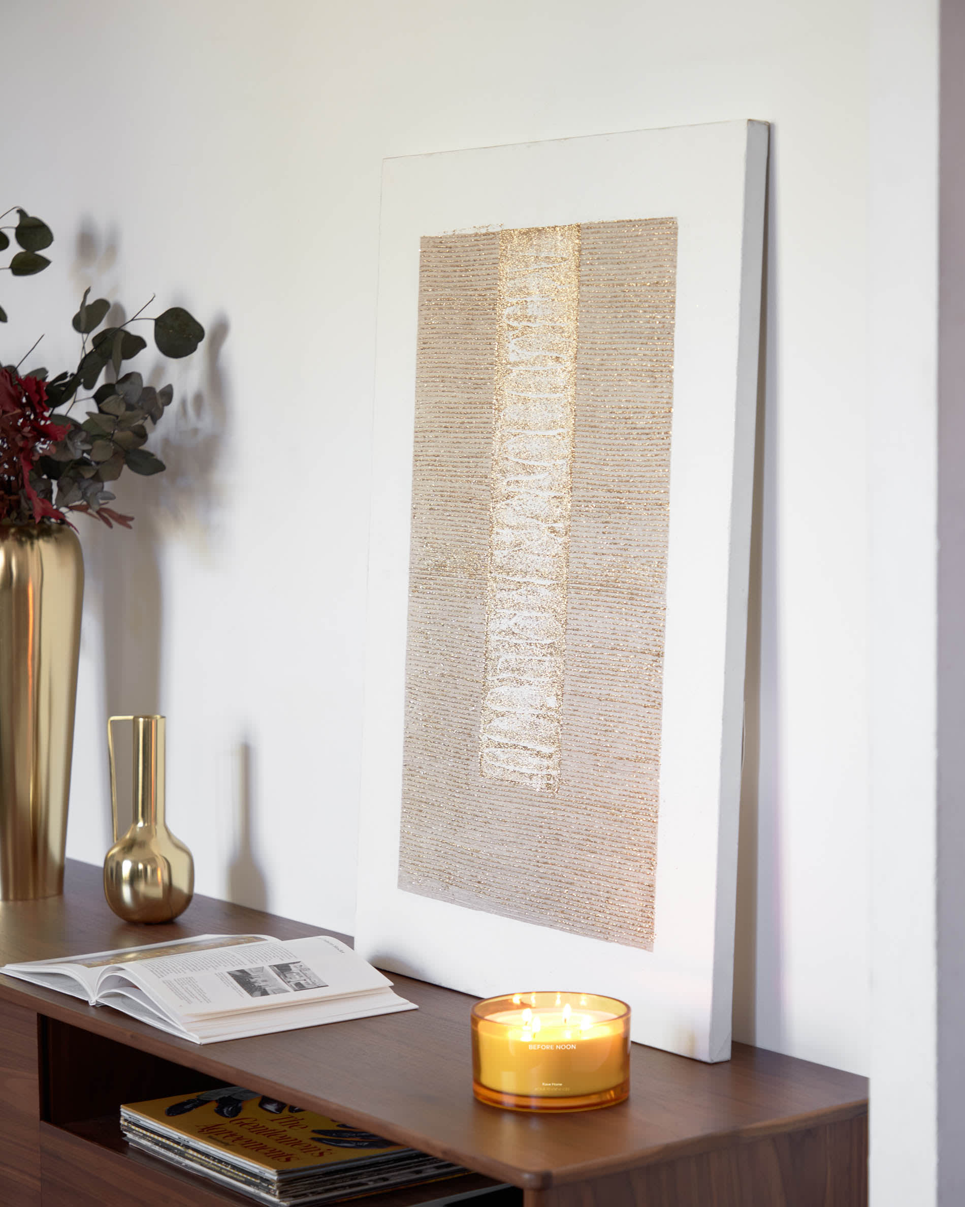 Moderner TV-Schrank aus edlem Nussholzfurnier, 180 x 63,5 cm, mit praktischer Tür und Schublade, perfekt für Ihr Wohnzimmer.