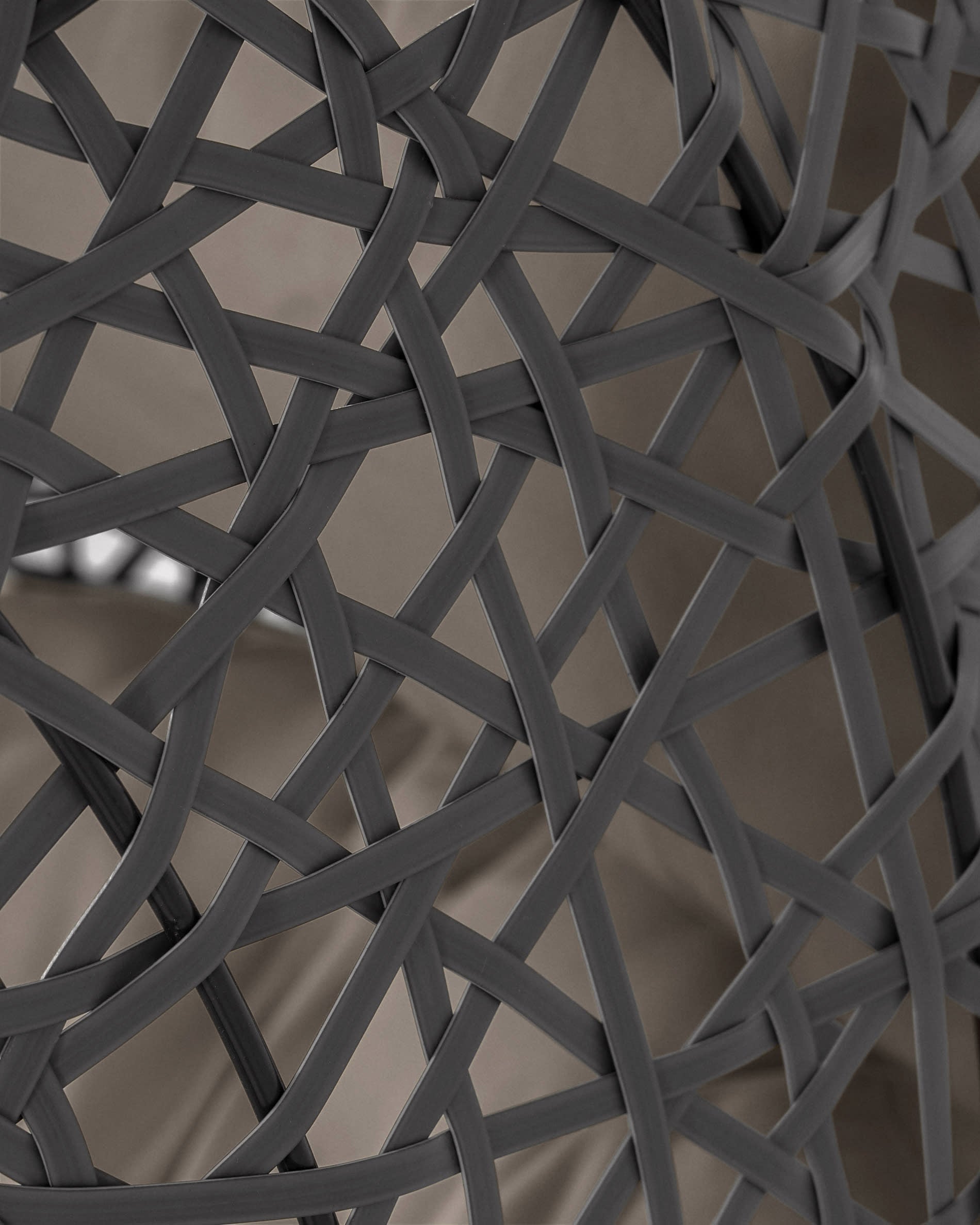 Stylischer Hängesessel Florina in Dunkelgrau von Kave Home – ideal für gemütliche Auszeiten in jedem Raum. Robust, komfortabel und pflegeleicht.