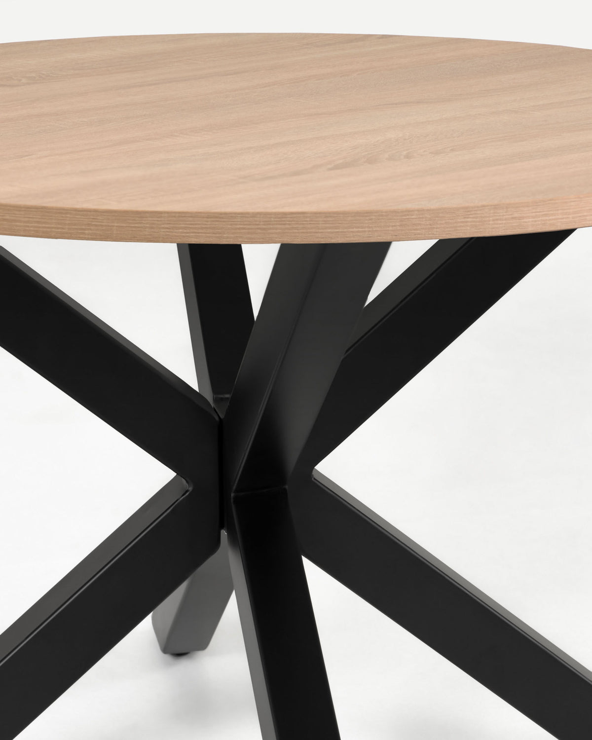 Argo runder Tisch mit Melamin natur und schwarzen Stahlbeinen Ø 119 cm in Natur, Schwarz präsentiert im Onlineshop von KAQTU Design AG. Esstisch ist von Kave Home