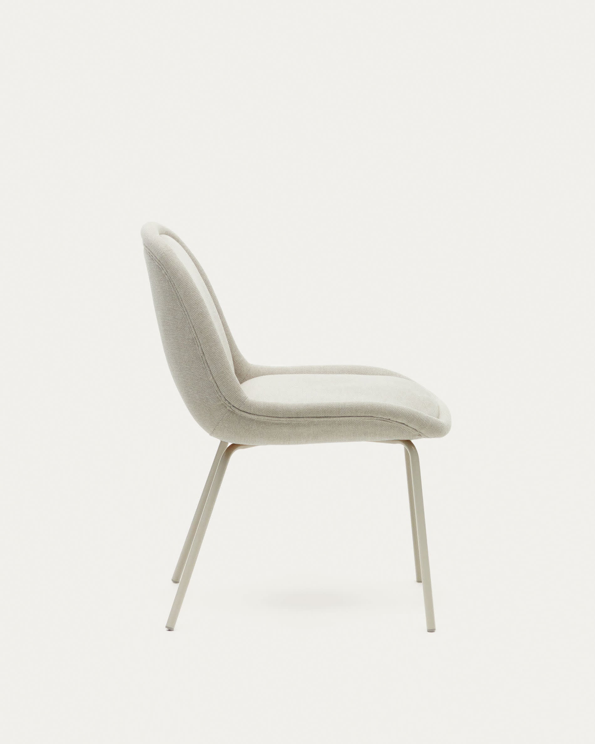 Aimin Stuhl: Eleganter Chenille-Sitz in Beige von Kave Home.