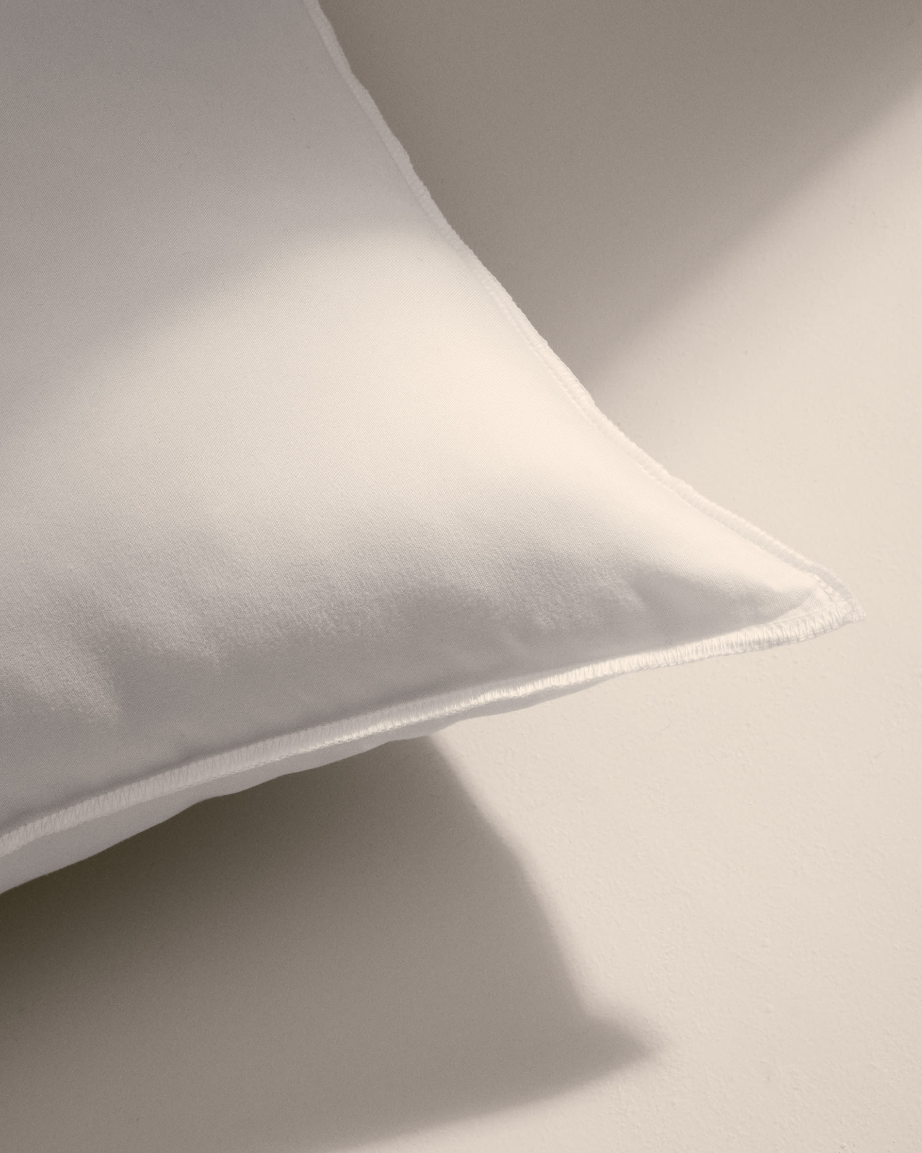 Fluff Kissenfüllung 30x50 cm von Kave Home: Komfortabel, hochwertig und ideal für Ihre Kissen. Perfekt für stilvolle Wohnräume.