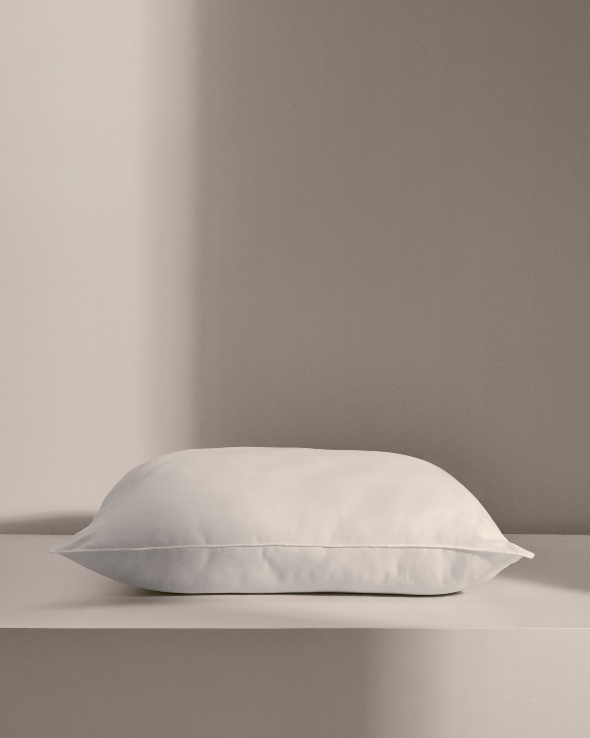 Die Fluff Kissenfüllung 60x60 cm von Kave Home bietet erstklassigen Komfort und ist ideal für Ihre Kissen geeignet.