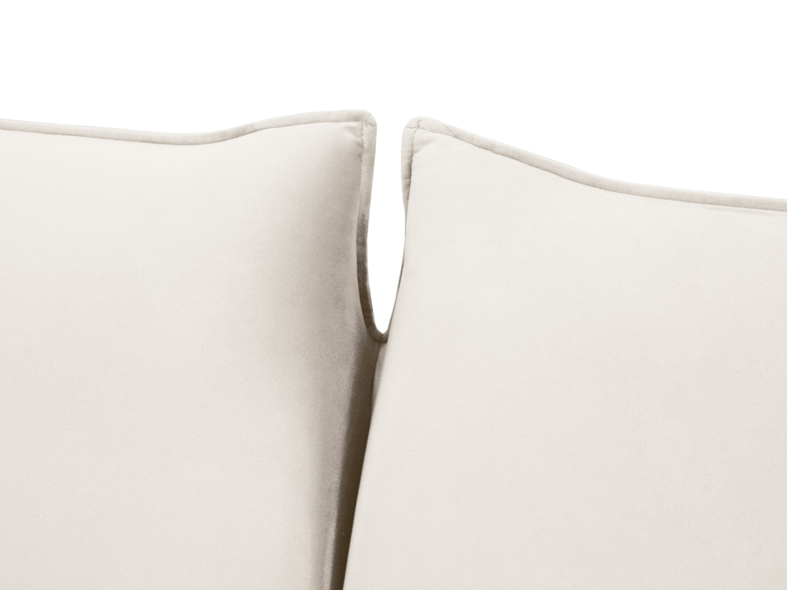 Entdecken Sie das elegante Vienna Velour Sofa mit Schlaffunktion von Cosmopolitan Design – perfekt für stilvolle Wohnräume und entspannte Nächte.