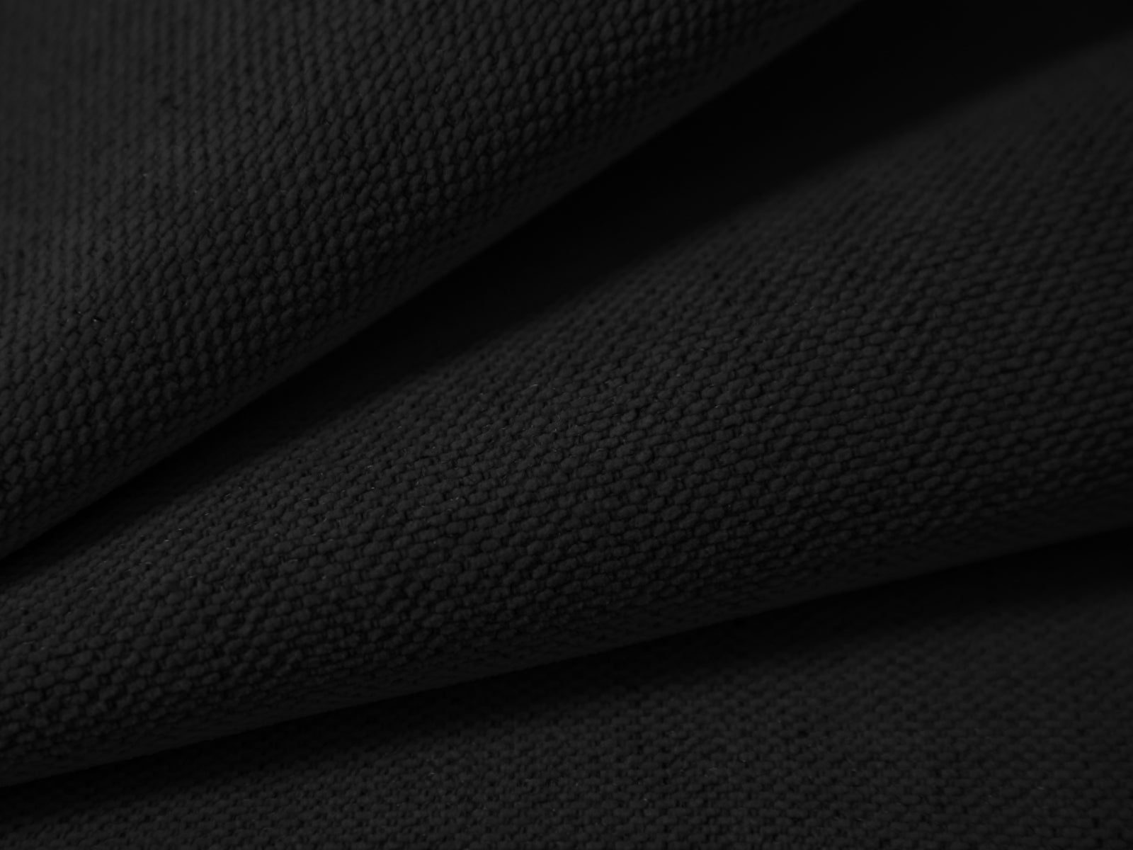 Elegantes 2-Sitzer Sofa Campi in klassischem Schwarz, ideal für stilvolle Wohnräume und entspannte Stunden mit Freunden.