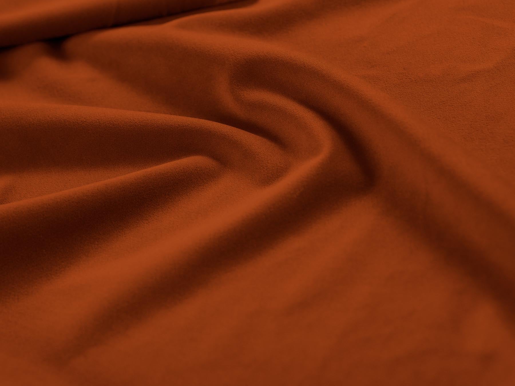 Elegantes 2-Sitzer Sofa Matera in warmem Terracotta, ideal für stilvolle Wohnräume und entspannte Stunden.