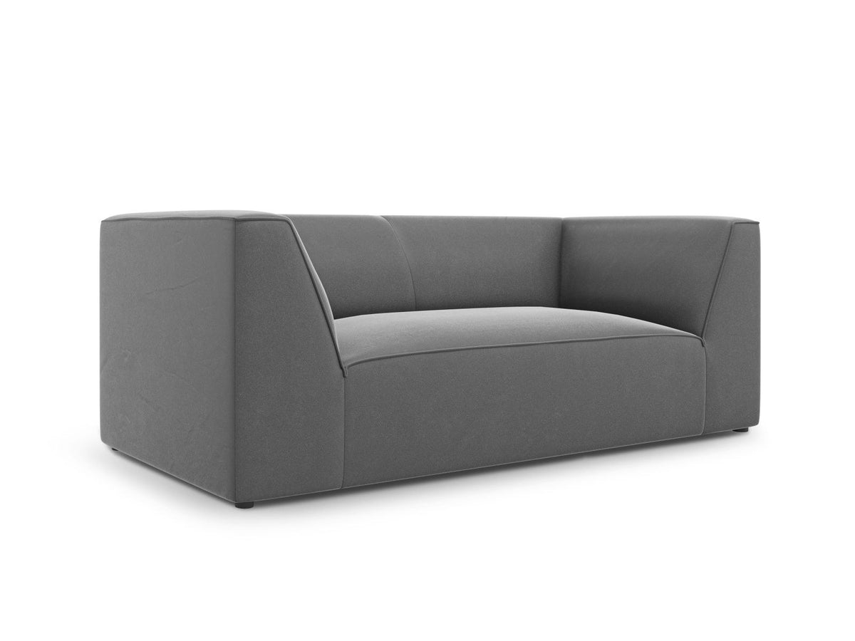 Zweisitzer-Sofa Siena in Beige-Salvador-Samt mit schwarzen Kunststoffbeinen, gepolsterter Sitzfläche und niedriger Rückenlehne, Frontansicht.