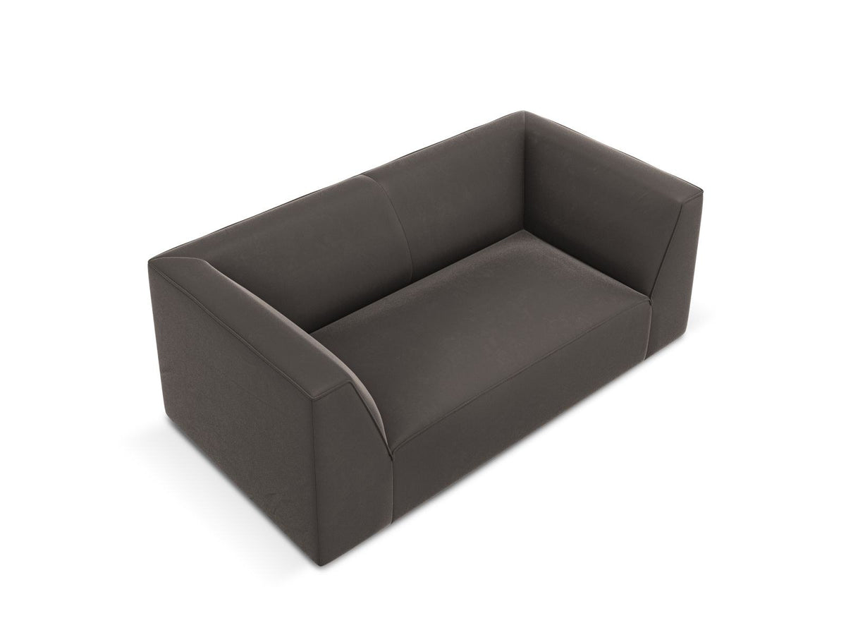 Zweisitzer-Sofa Siena in Beige-Salvador-Samt mit schwarzen Kunststoffbeinen, gepolsterter Sitzfläche und niedriger Rückenlehne, Frontansicht.