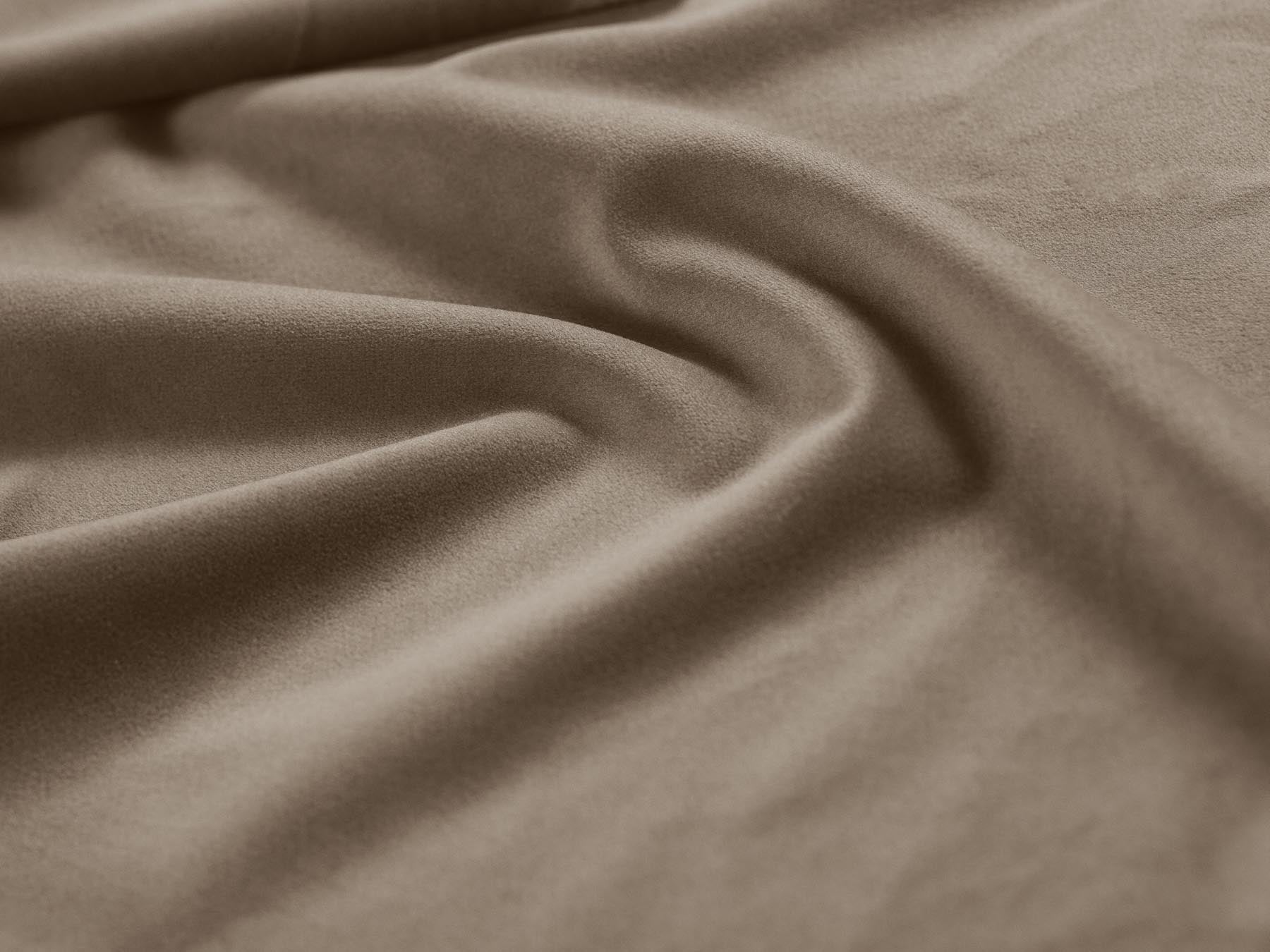 Stylisches 2-Sitzer Sofa Treno in edlem Cappuccino-Bluvel, perfekt für gemütliche Abende und stilvolle Einrichtung.