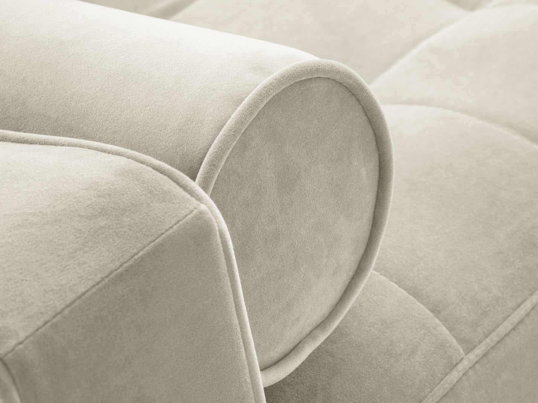 Elegantes 3-Sitzer Bettsofa Aspen in edlem Dunkelbeige, perfekt für entspannte Abende und als Schlafgelegenheit mit zusätzlichem Stauraum.