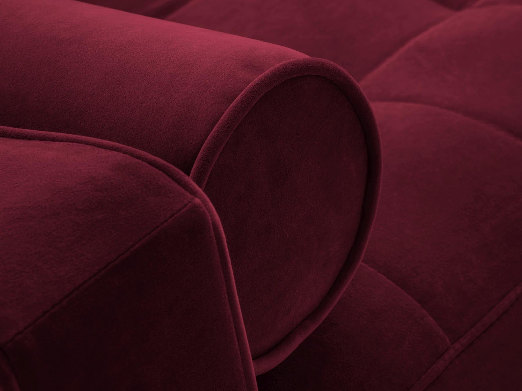 Modernes 3-Sitzer Sofa Aspen in Red-Salvador, perfekt für stilvolle Wohnräume, mit integrierter Schlaffunktion und cleverem Stauraum.