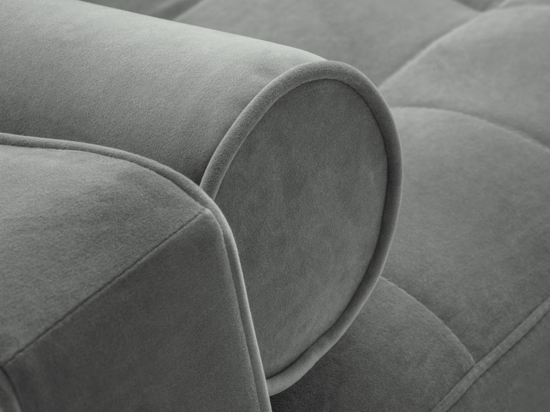 Stylisches 3-Sitzer Sofa Aspen mit praktischer Schlaffunktion und integriertem Stauraum, perfekt für jedes Wohnzimmer.