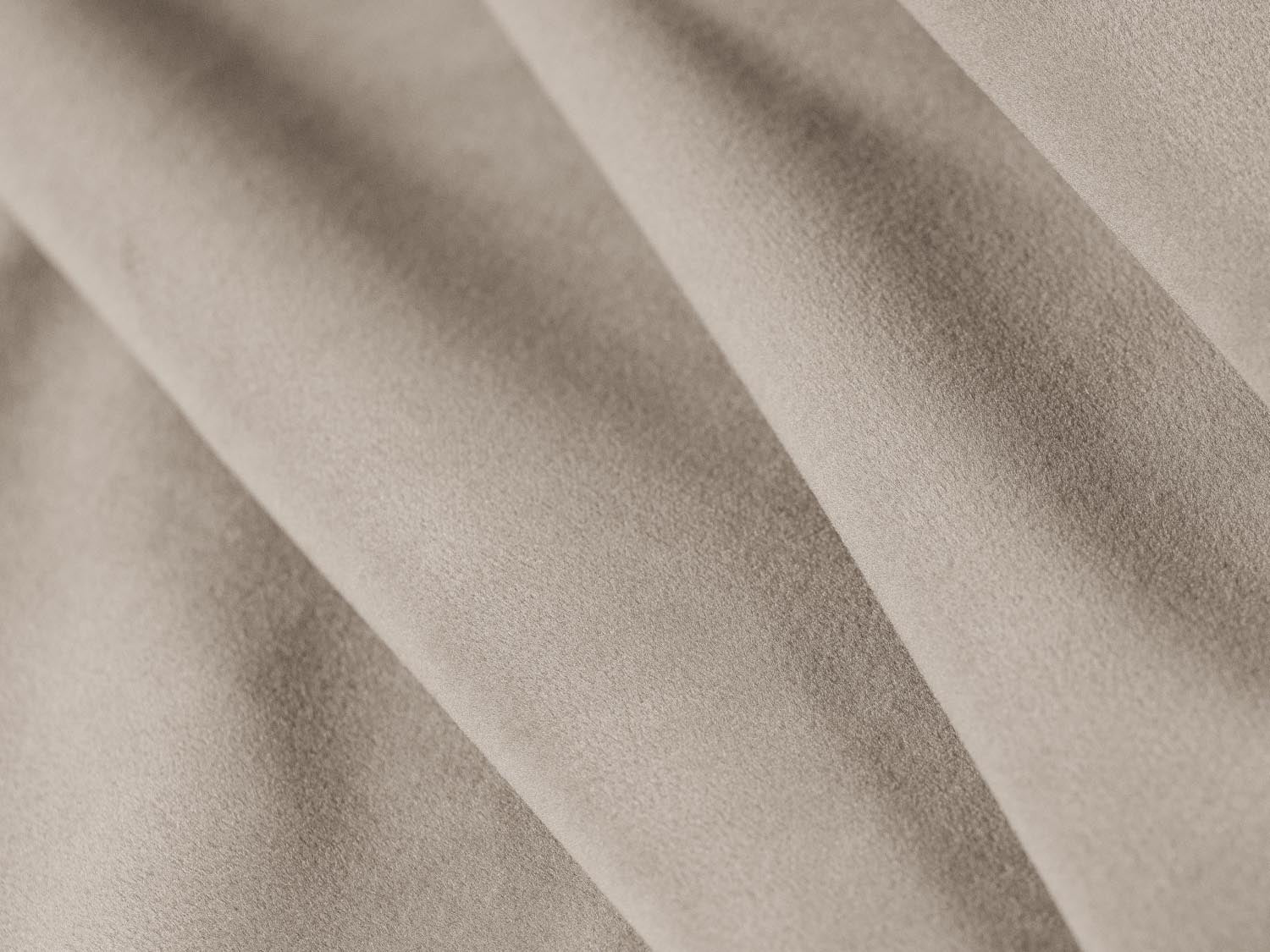 Stilvolles 3-Sitzer Bettsofa aus weichem Kemi Velour, ideal für gemütliche Abende und als komfortable Schlafgelegenheit.
