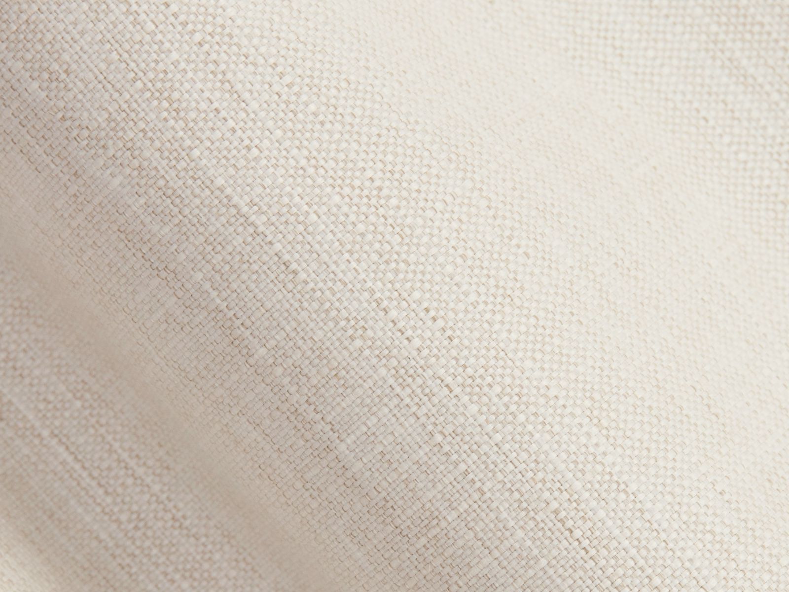 Elegantes 3-Sitzer Sofa Grena von Cosmopolitan Design, ideal für gemütliche Abende und als Schlafgelegenheit für Übernachtungsgäste.