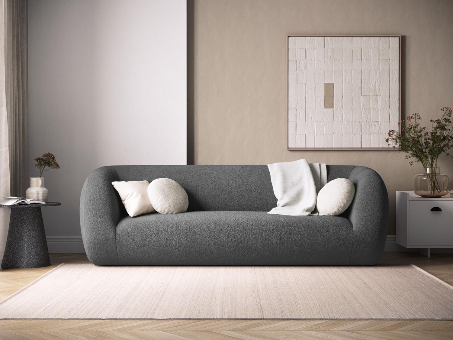 Erleben Sie das stilvolle Essen Boucle Sofa 3 Sitzer von Cosmopolitan Design. Ideal für Ihr modernes Zuhause, vereint es Komfort und Eleganz.