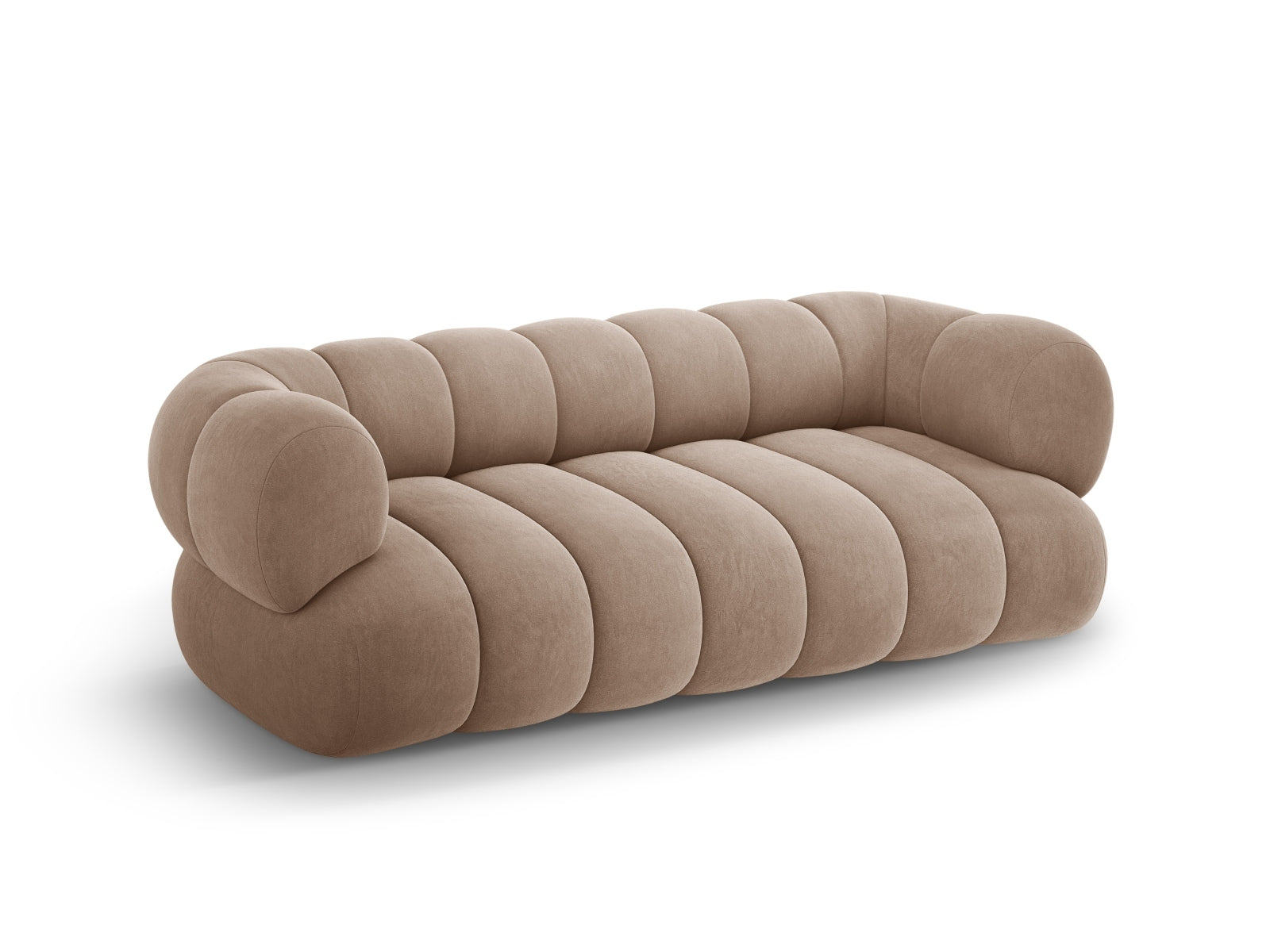 Stilvolles 3-Sitzer Sofa Koge aus Velours in sanftem Dunkelbeige, perfekt für gemütliche und moderne Wohnambiente.