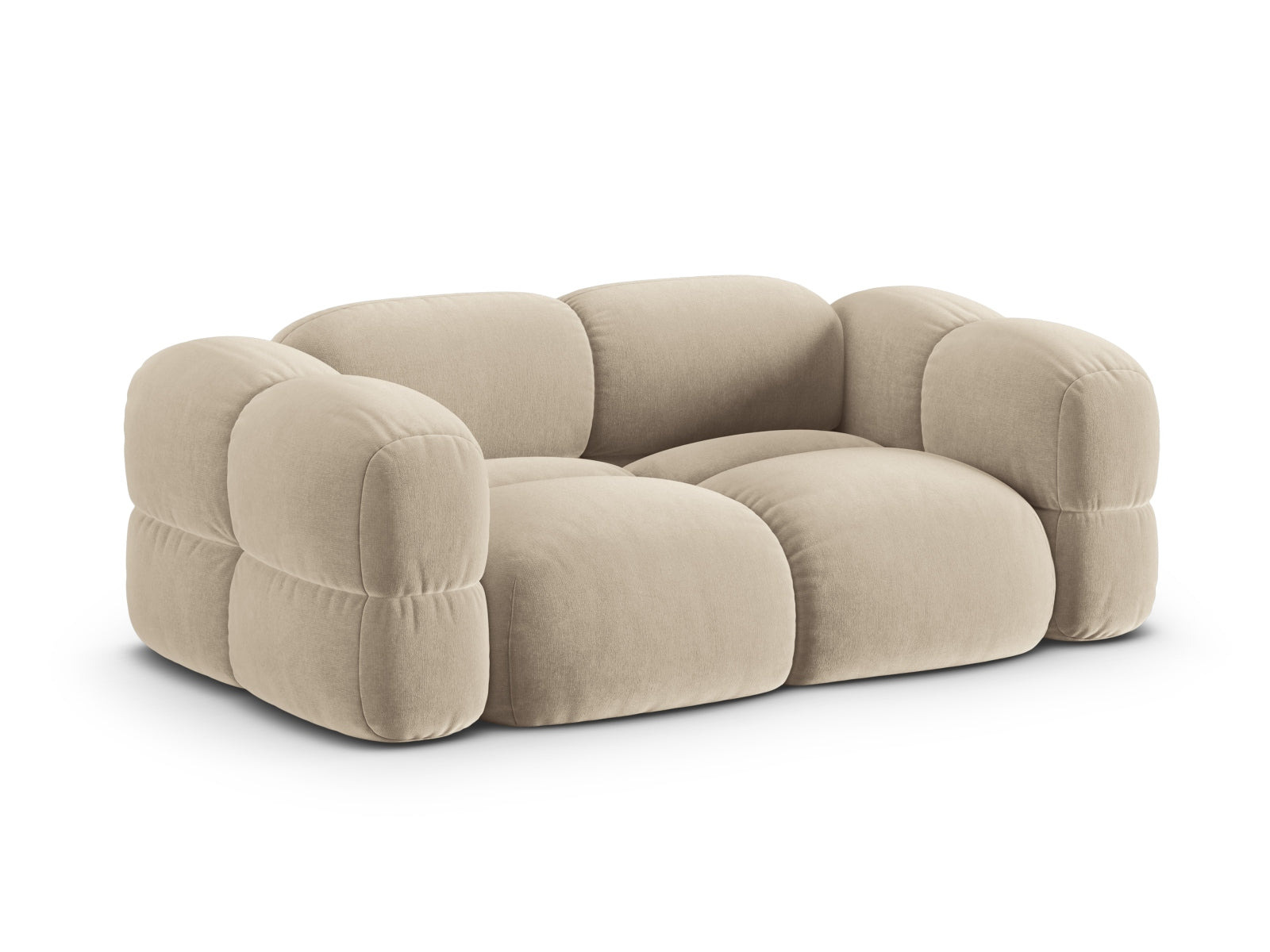 Erleben Sie das Loretto Velour Sofa 3 Sitzer von Cosmopolitan Design – ein elegantes Möbelstück, das Stil und Bequemlichkeit für Ihr Zuhause vereint.