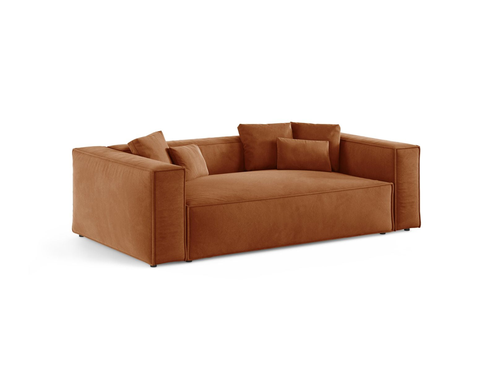 Elegantes 3-Sitzer Sofa Aveiro in warmem Terracotta, ideal für stilvolle Wohnräume, erhältlich bei KAQTU Design AG.