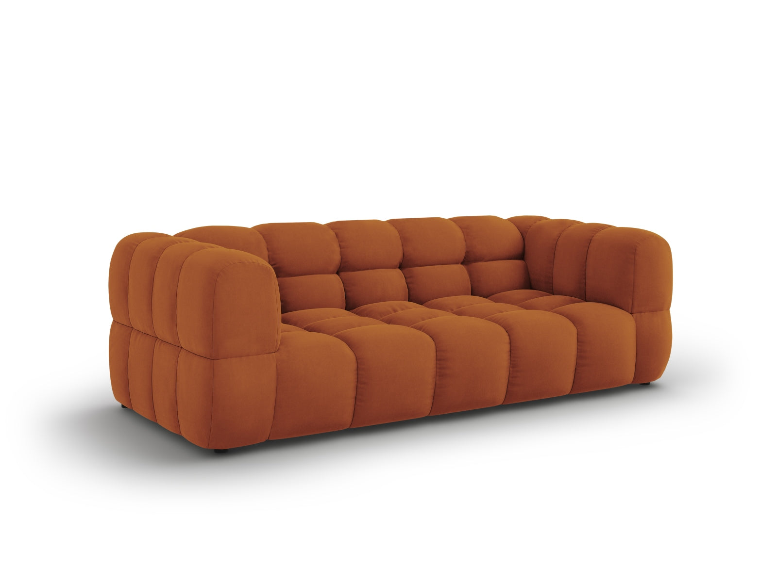 Entdecken Sie das elegante Sky Velour Sofa 3 Sitzer von Cosmopolitan Design. Mit luxuriösem Velourstoff und optimalem Komfort ist es die perfekte Ergänzung für Ihr Zuhause.
