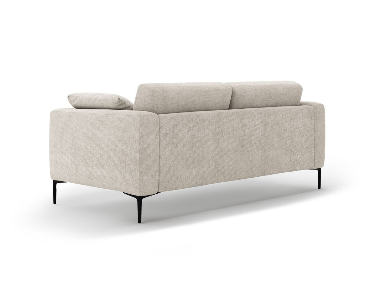 Beige-Sorella 3-Sitzer Sofa mit Strukturstoff, Massivholzrahmen und schwarzen Metallbeinen, klassische Sofaform mit gerader Rückenlehne.