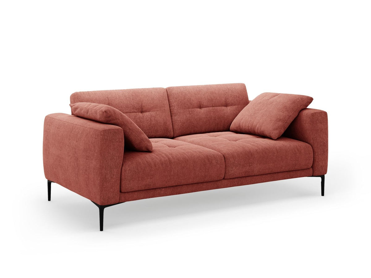 Beige-Sorella 3-Sitzer Sofa mit Strukturstoff, Massivholzrahmen und schwarzen Metallbeinen, klassische Sofaform mit gerader Rückenlehne.