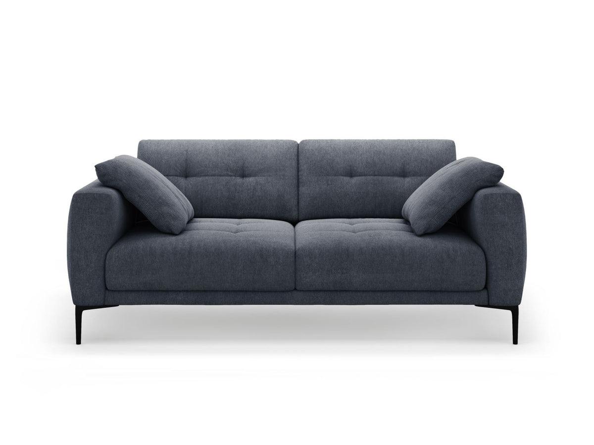 Beige-Sorella 3-Sitzer Sofa mit Strukturstoff, Massivholzrahmen und schwarzen Metallbeinen, klassische Sofaform mit gerader Rückenlehne.