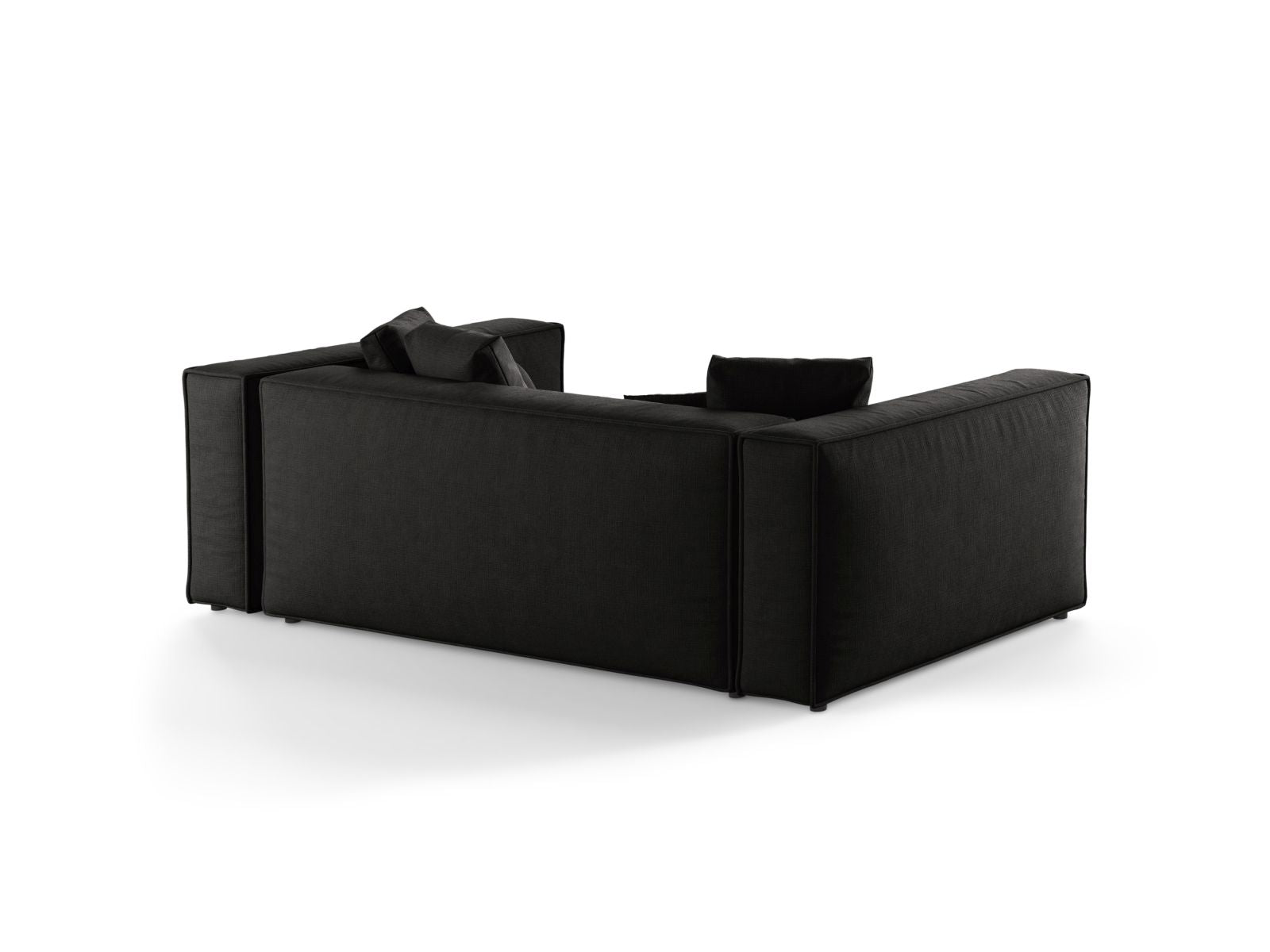 Elegantes 3-Sitzer Sofa Aveiro in zeitlosem Schwarz, ideal für moderne Wohnräume und entspannte Abende, erhältlich bei KAQTU.